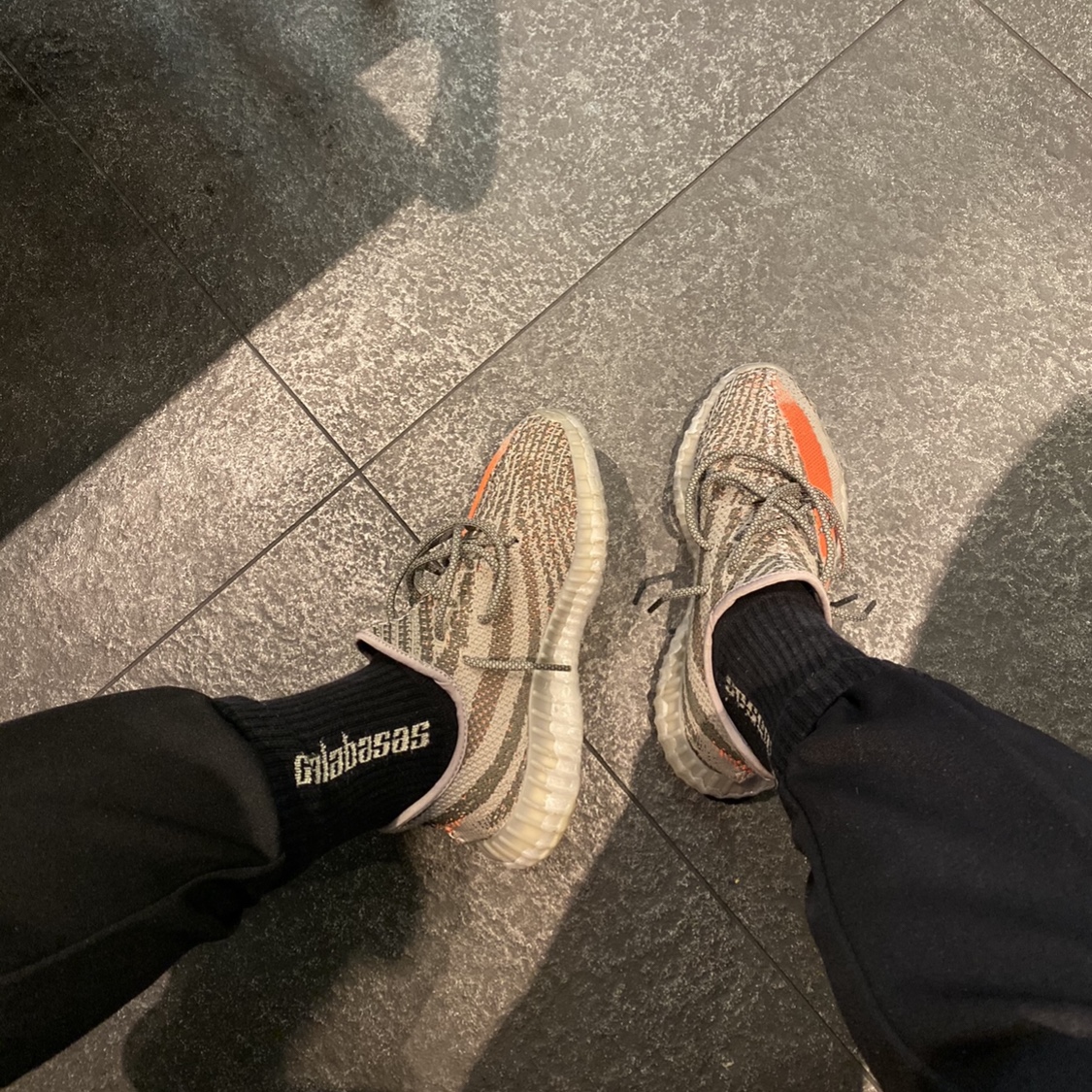 Adidas Yeezy Boost 350 V2 Beluga 착용 스타일