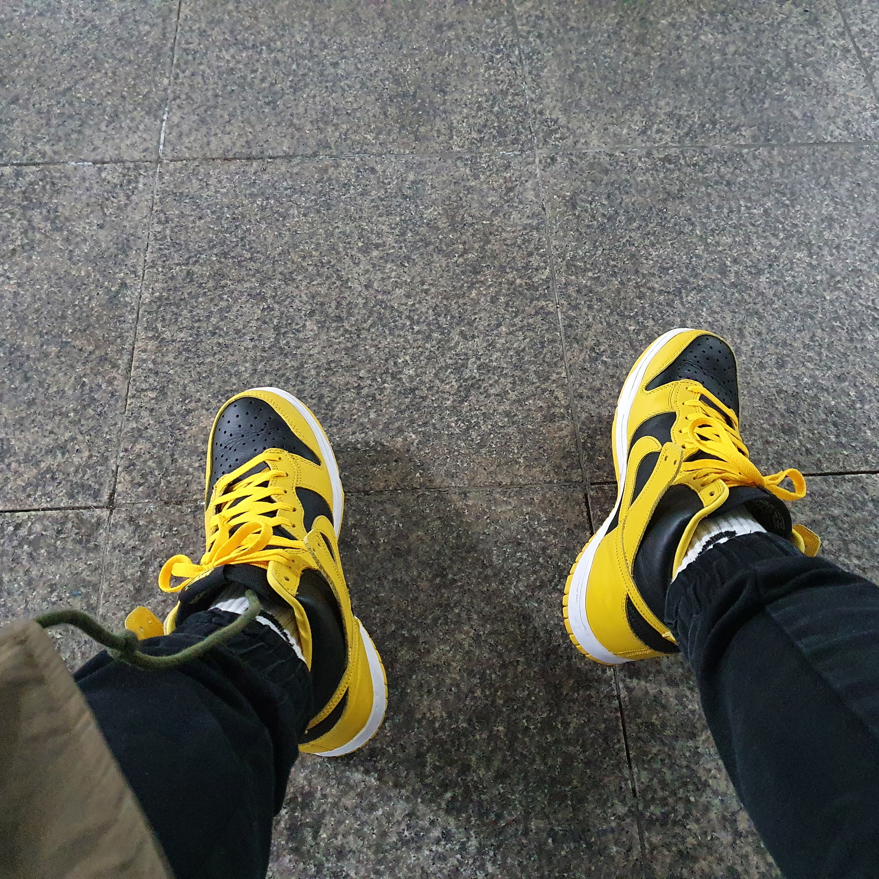 Nike Dunk High SP Varsity Maize 착용 스타일 - 4