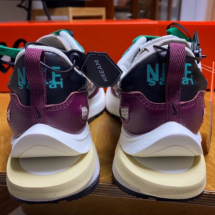 Nike x Sacai VaporWaffle String & Black Villain Red 착용 스타일 - 5