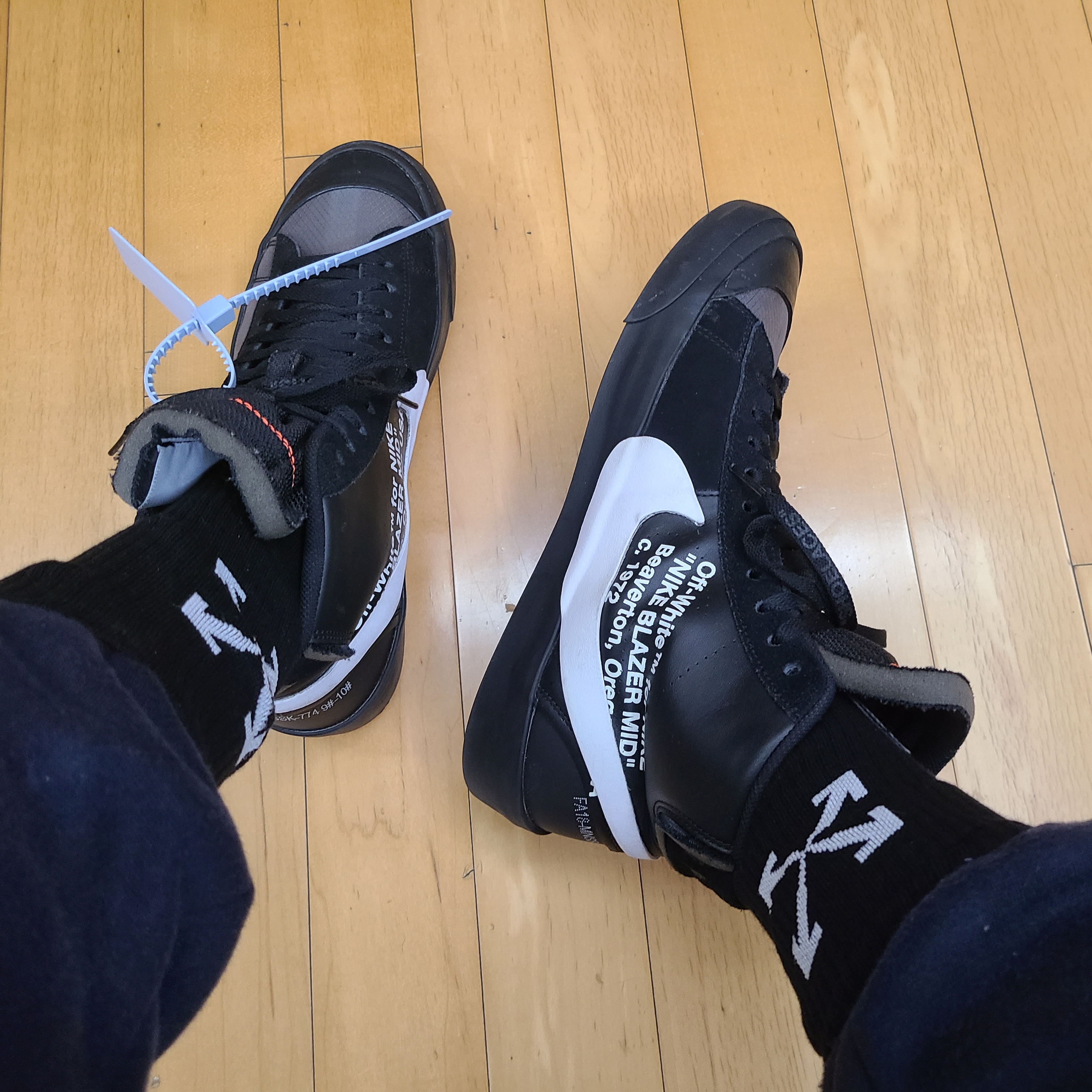Nike x Off-White Blazer Mid Grim Reaper Black 착용 스타일 - 2
