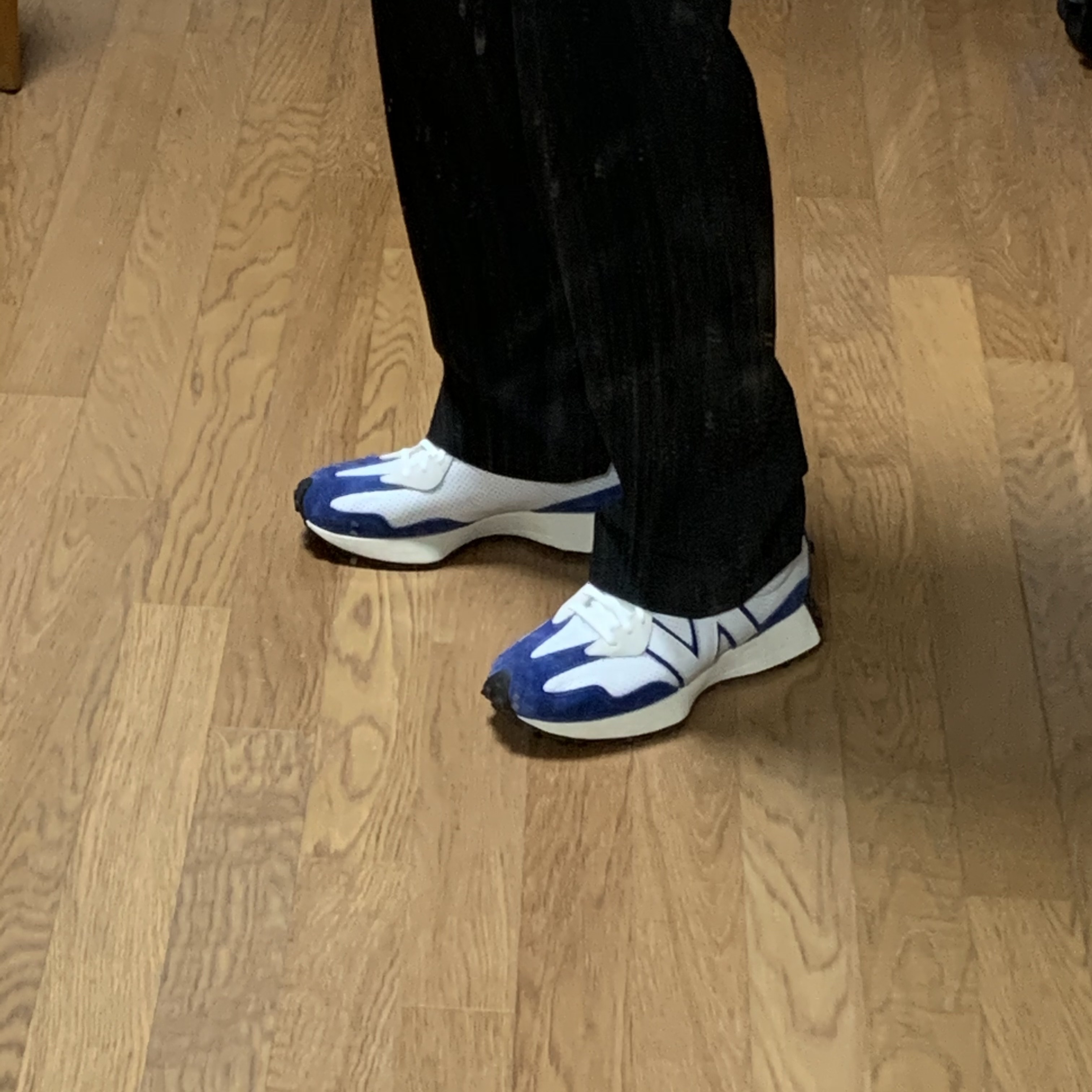 New Balance 327 Primary Pack Blue 착용 스타일 - 2