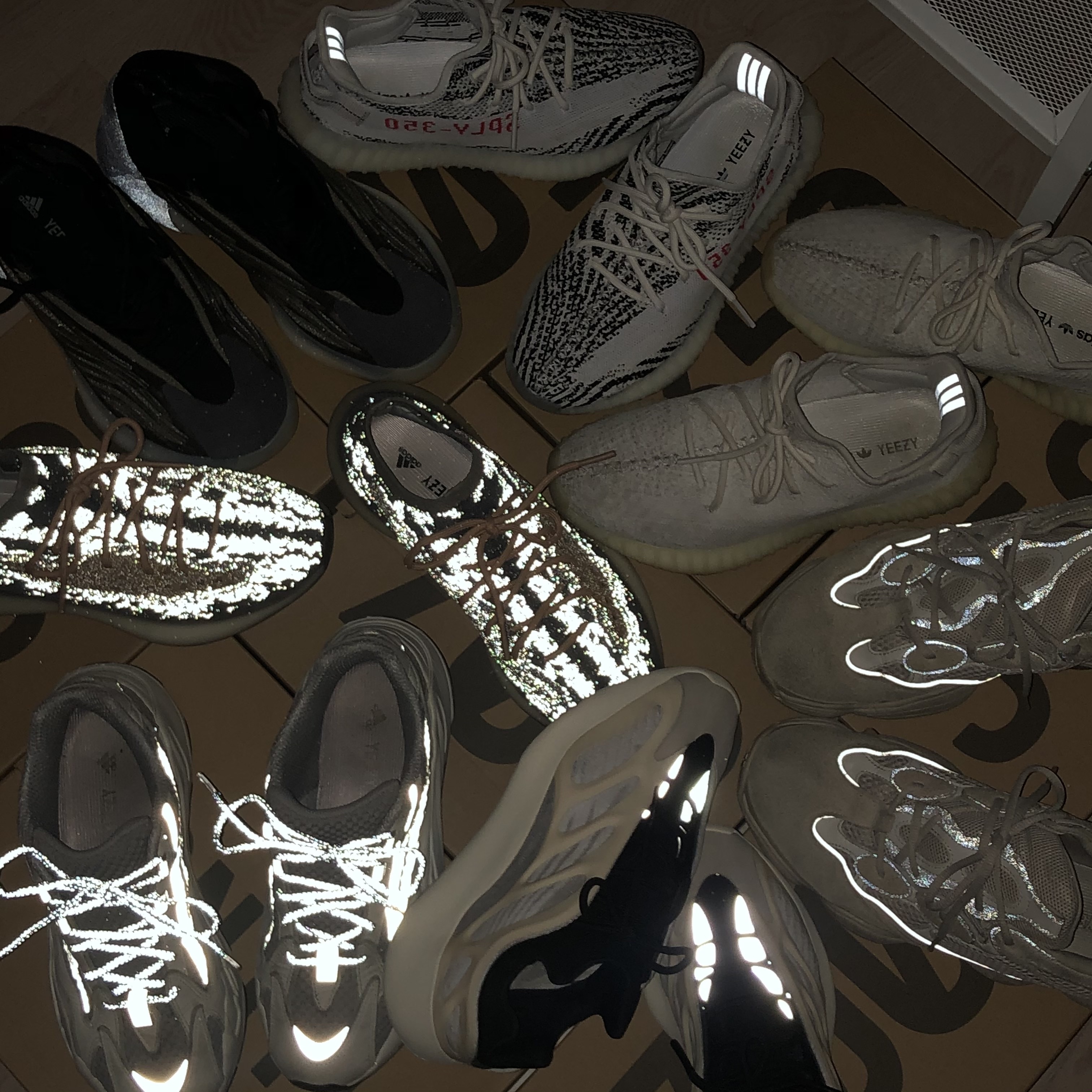 Adidas Yeezy Boost 350 V2 Zebra 2017/2019/2020, Adidas Yeezy QNTM Barium 착용 스타일