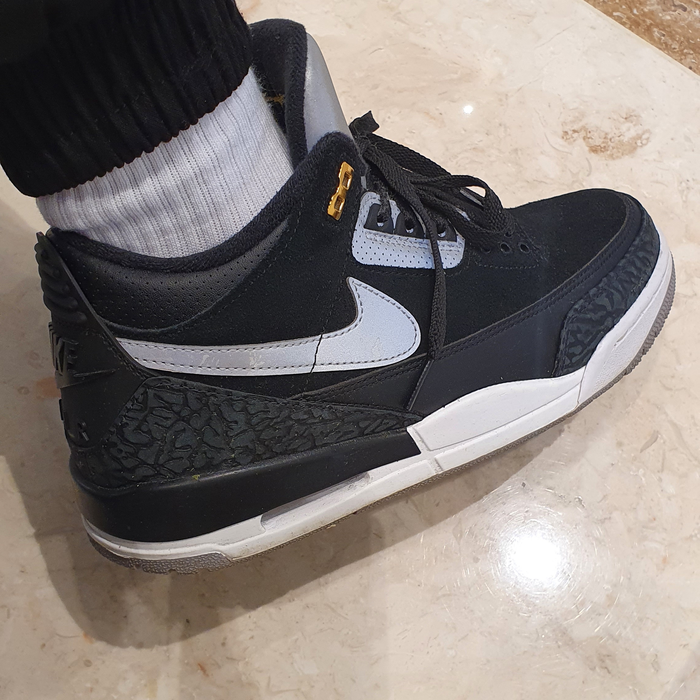Jordan 3 Retro Tinker Black Cement Gold 착용 스타일 - 1