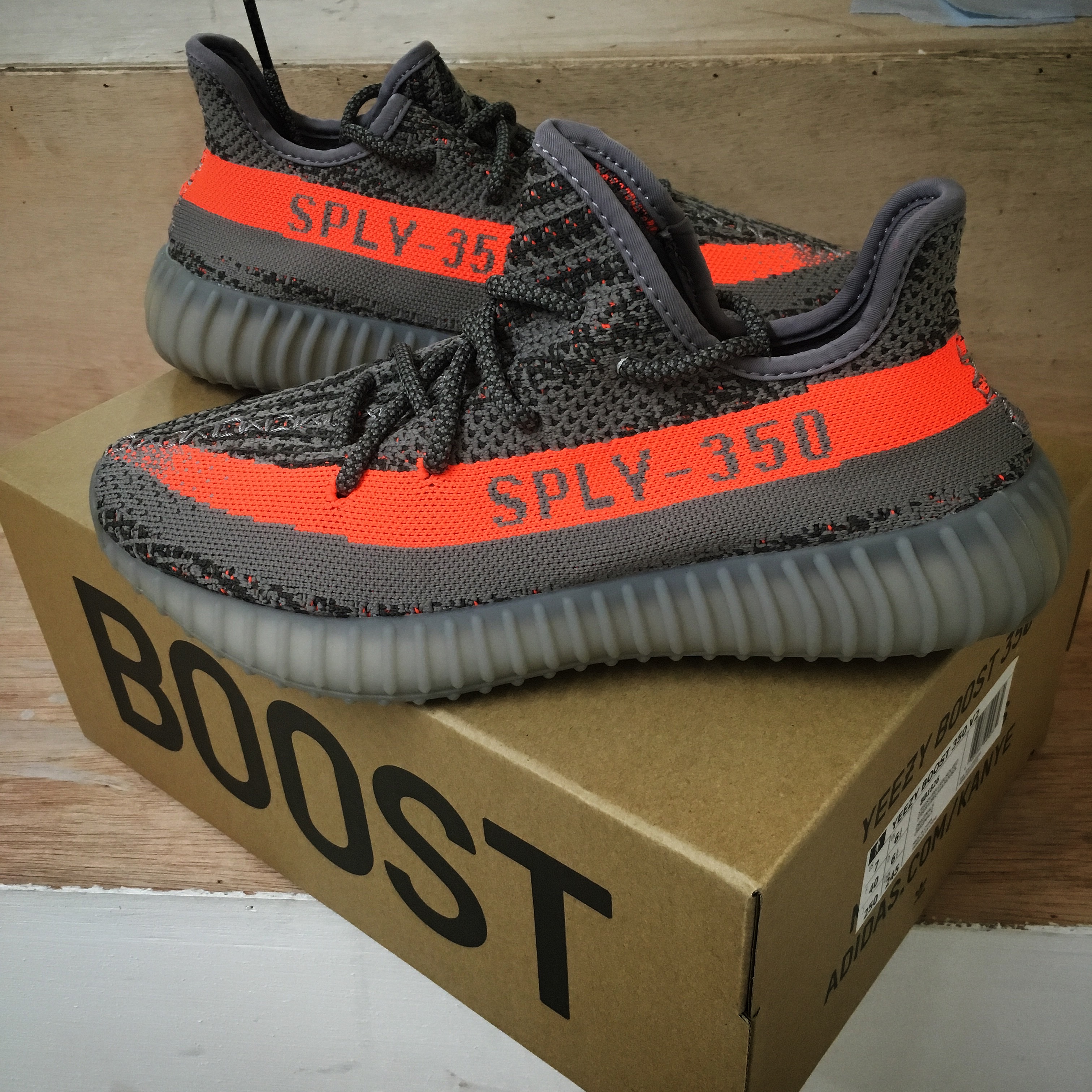 Adidas Yeezy Boost 350 V2 Beluga 착용 스타일