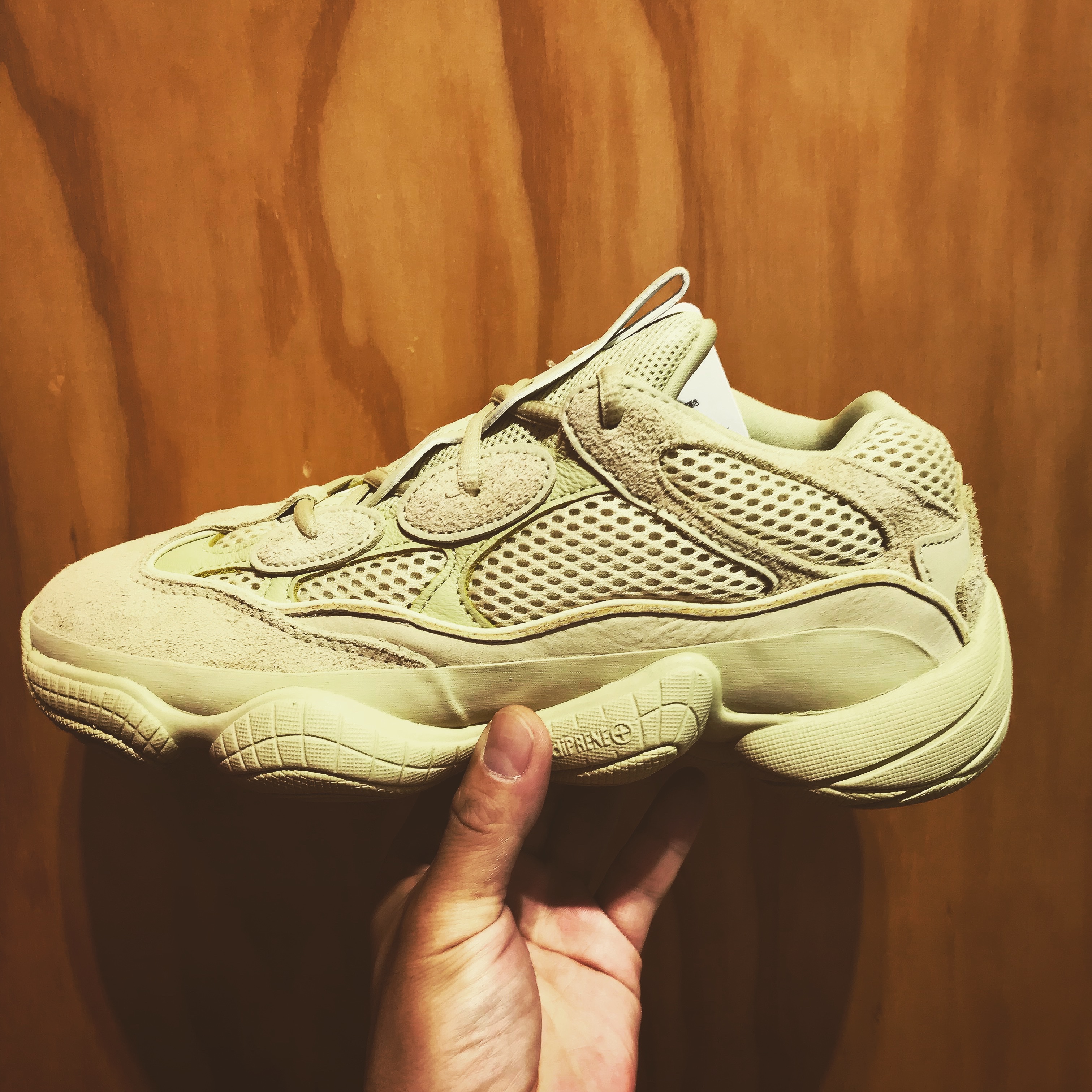 Adidas Yeezy 500 Super Moon Yellow 착용 스타일