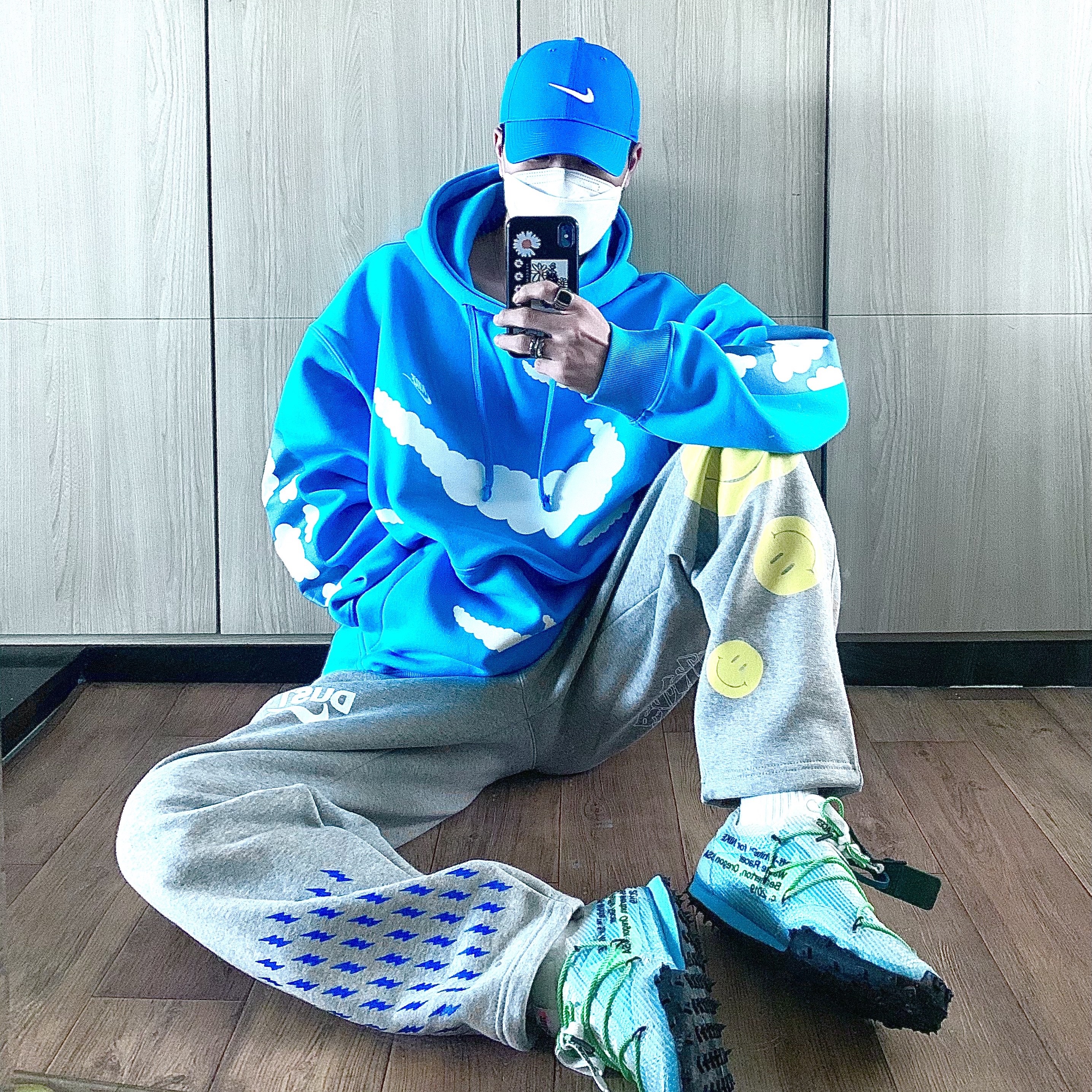 (W) Nike x Off-White Waffle Racer Vivid Sky 착용 스타일