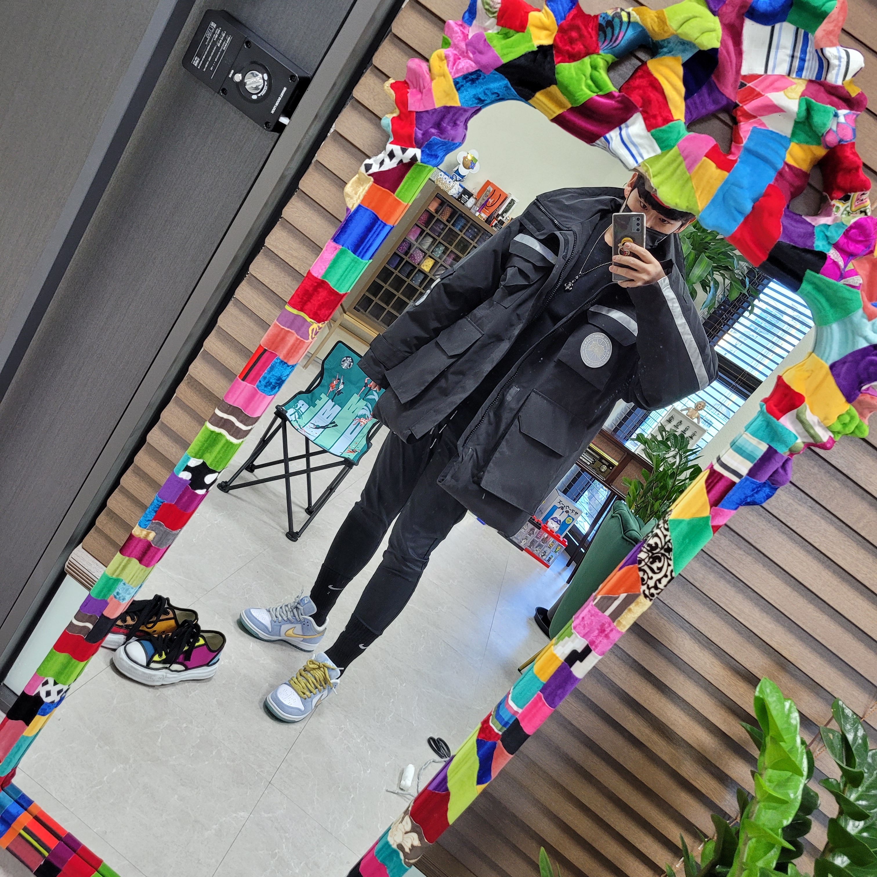 Nike x Sean Cliver SB Dunk Low Holiday Special, Maison Mihara Yasuhiro Peterson OG Sole Trick Detail Low Cut Sneakers Multi 착용 스타일