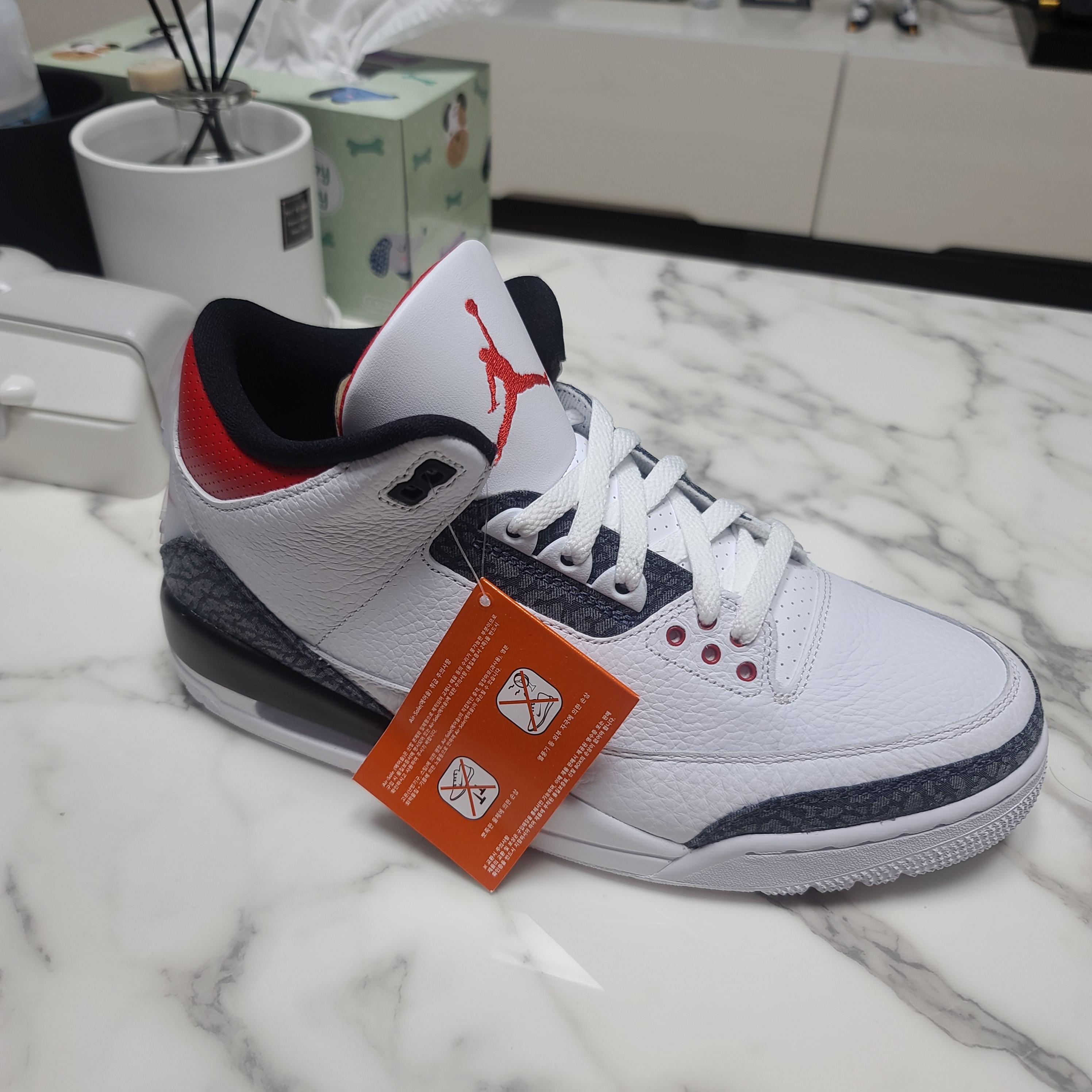 Jordan 3 Retro SE Denim Fire Red 착용 스타일