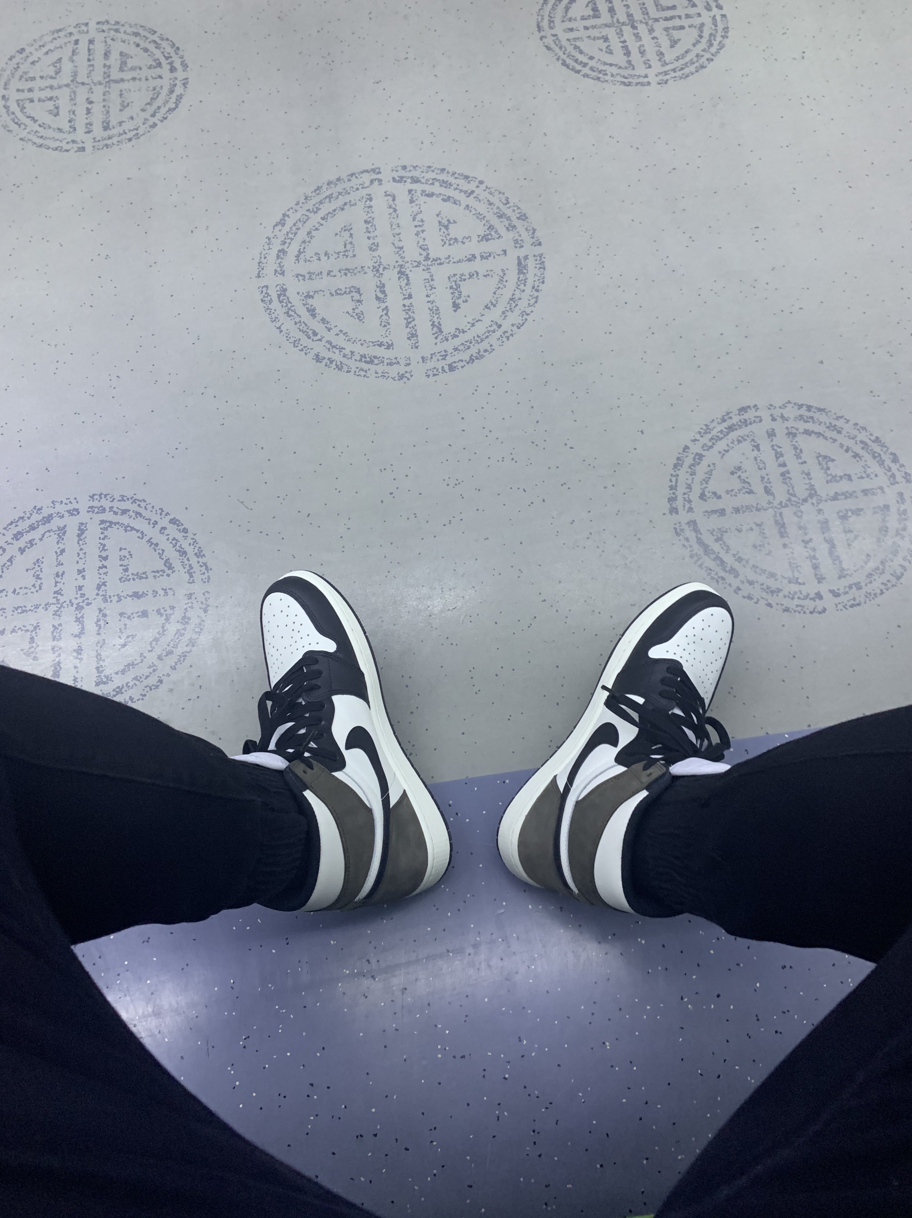Jordan 1 Retro High OG Black Mocha 착용 스타일