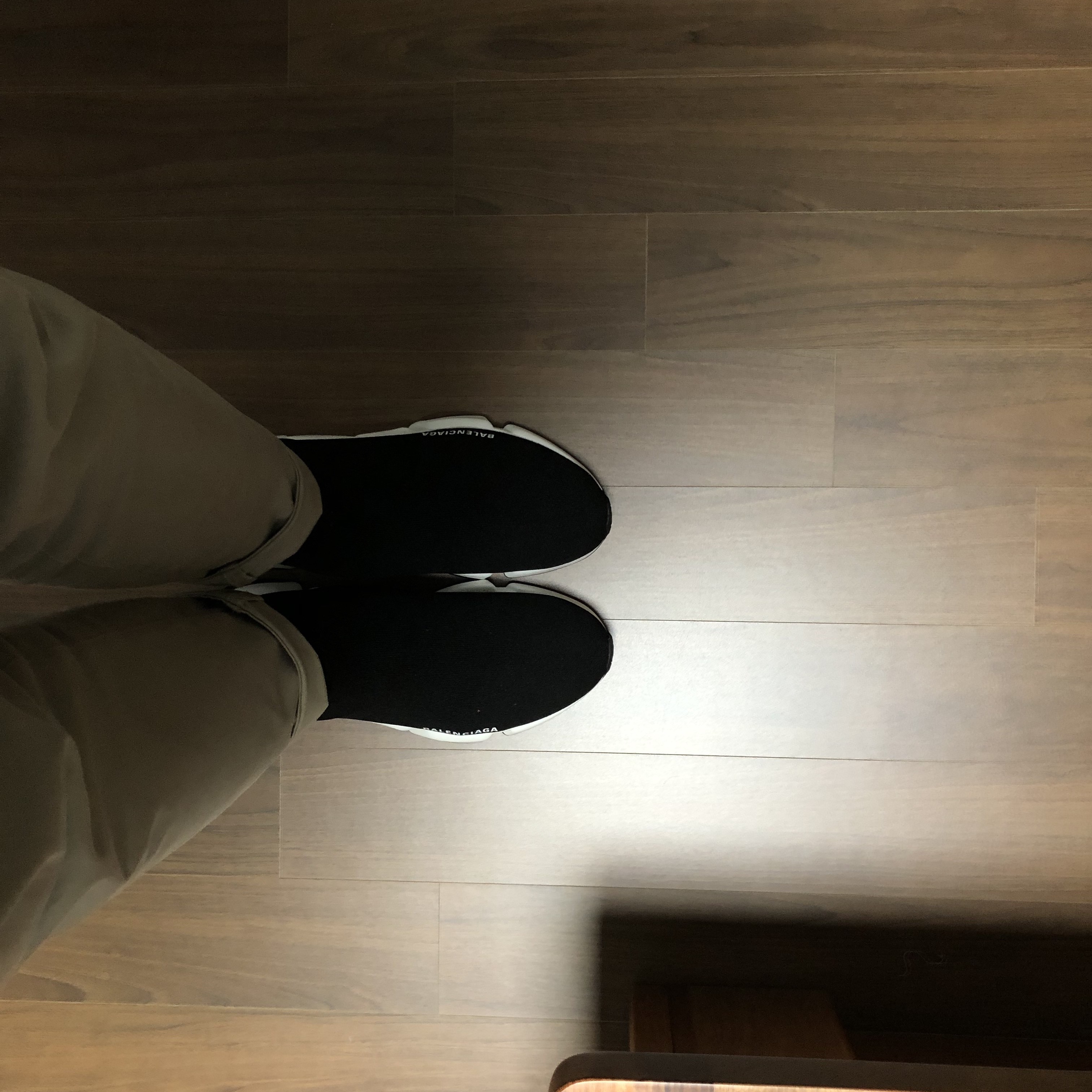 Adidas Yeezy Boost 700 V2 Geode, Balenciaga Speed Trainer Black White 2020 착용 스타일 - 3