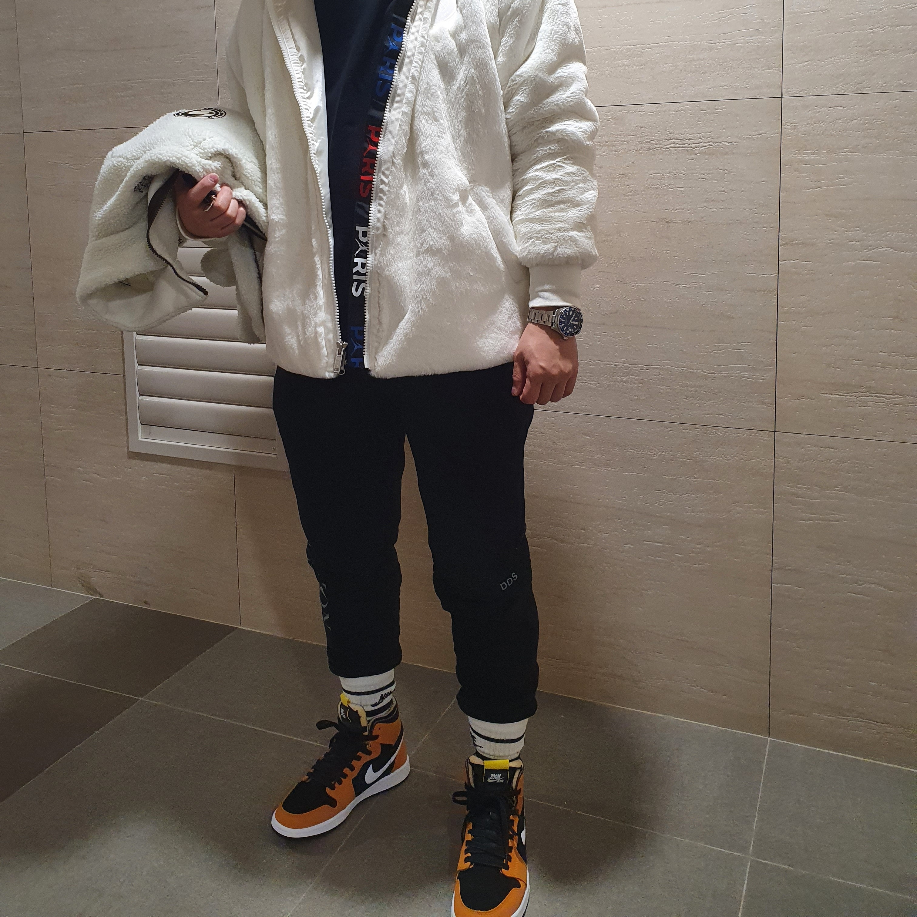 Jordan 1 Zoom Air CMFT Monarch Orange 착용 스타일 - 2