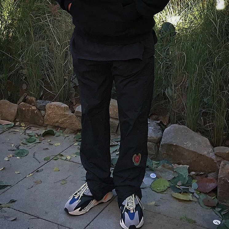 Adidas Yeezy Boost 700 Wave Runner Solid Grey 2017/2019 착용 스타일