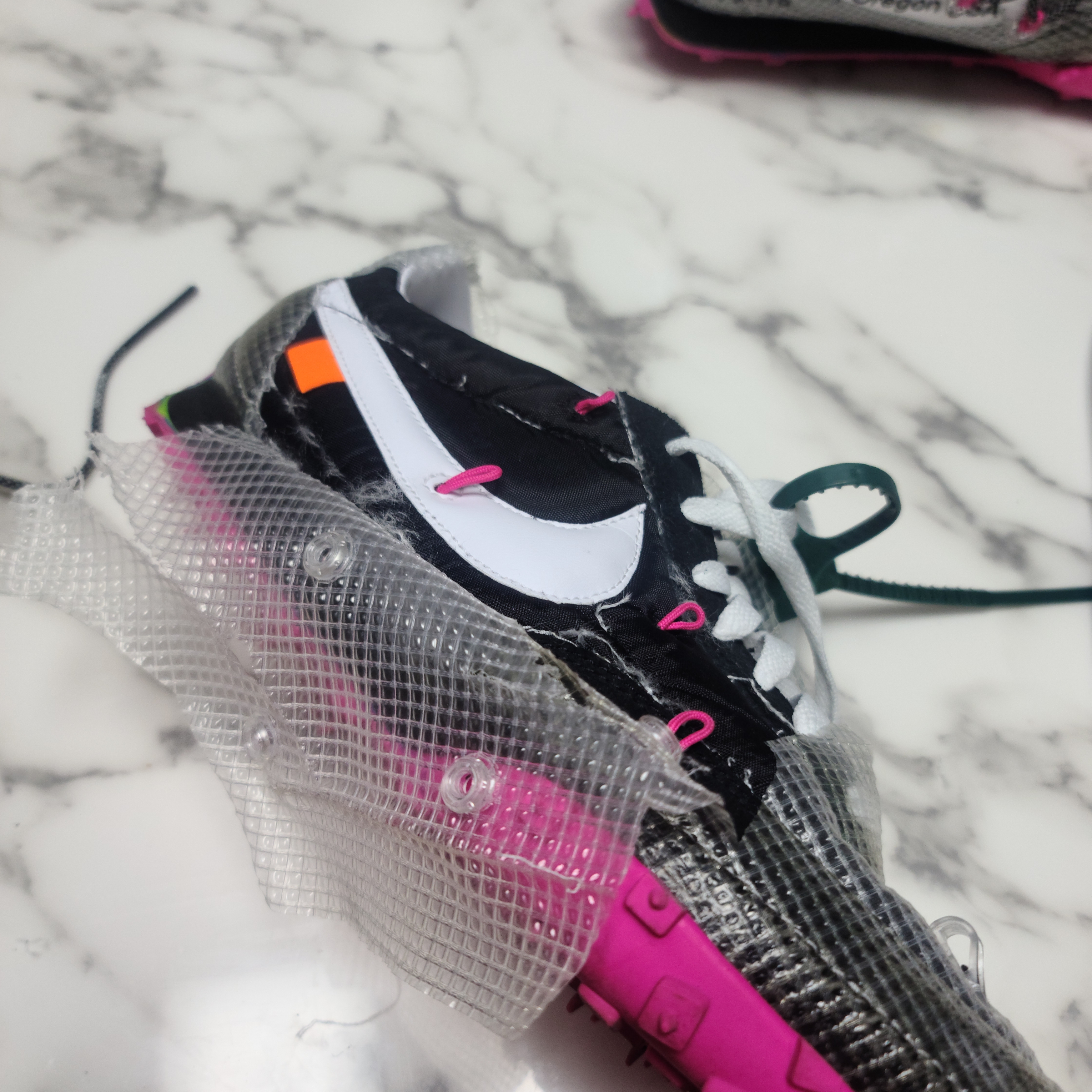 (W) Nike x Off-White Waffle Racer Black 착용 스타일 - 1