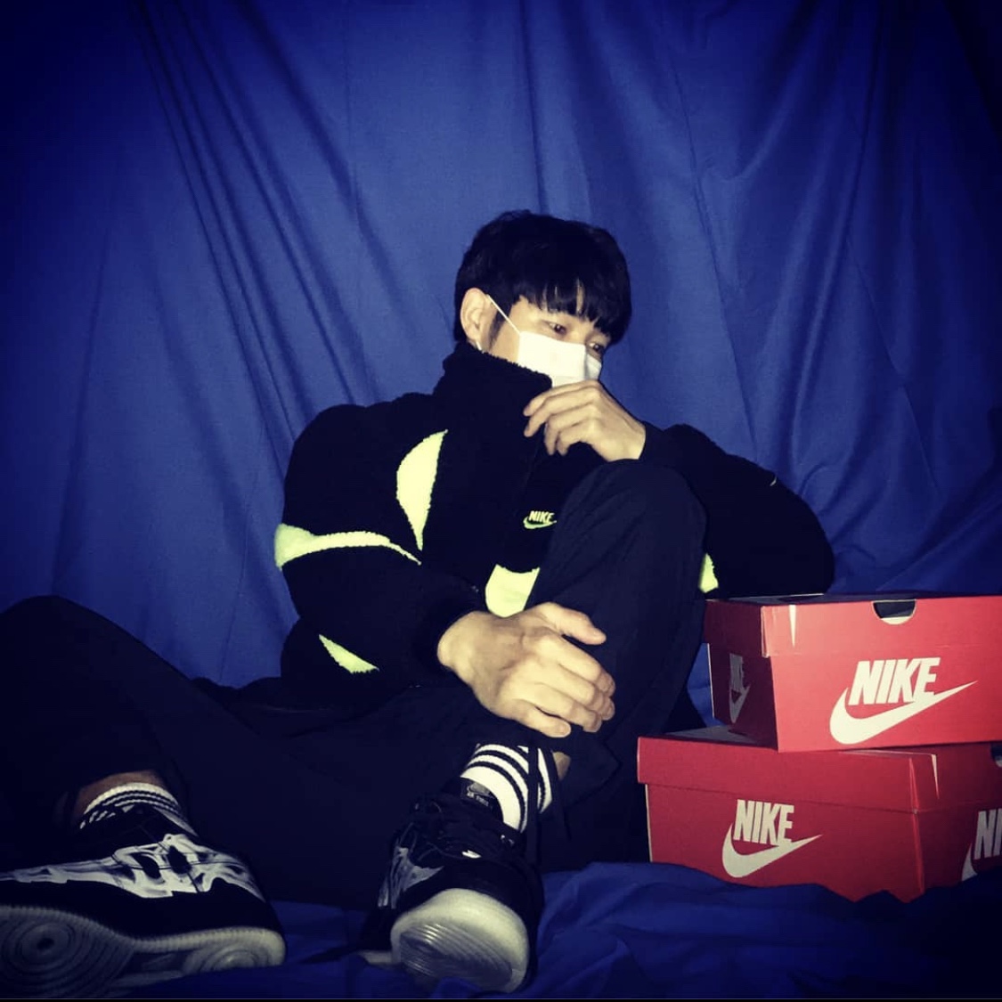 Nike Air Force 1 Low '07 Black Skeleton, Nike Big Swoosh Full Zip Jacket Black Volt 착용 스타일