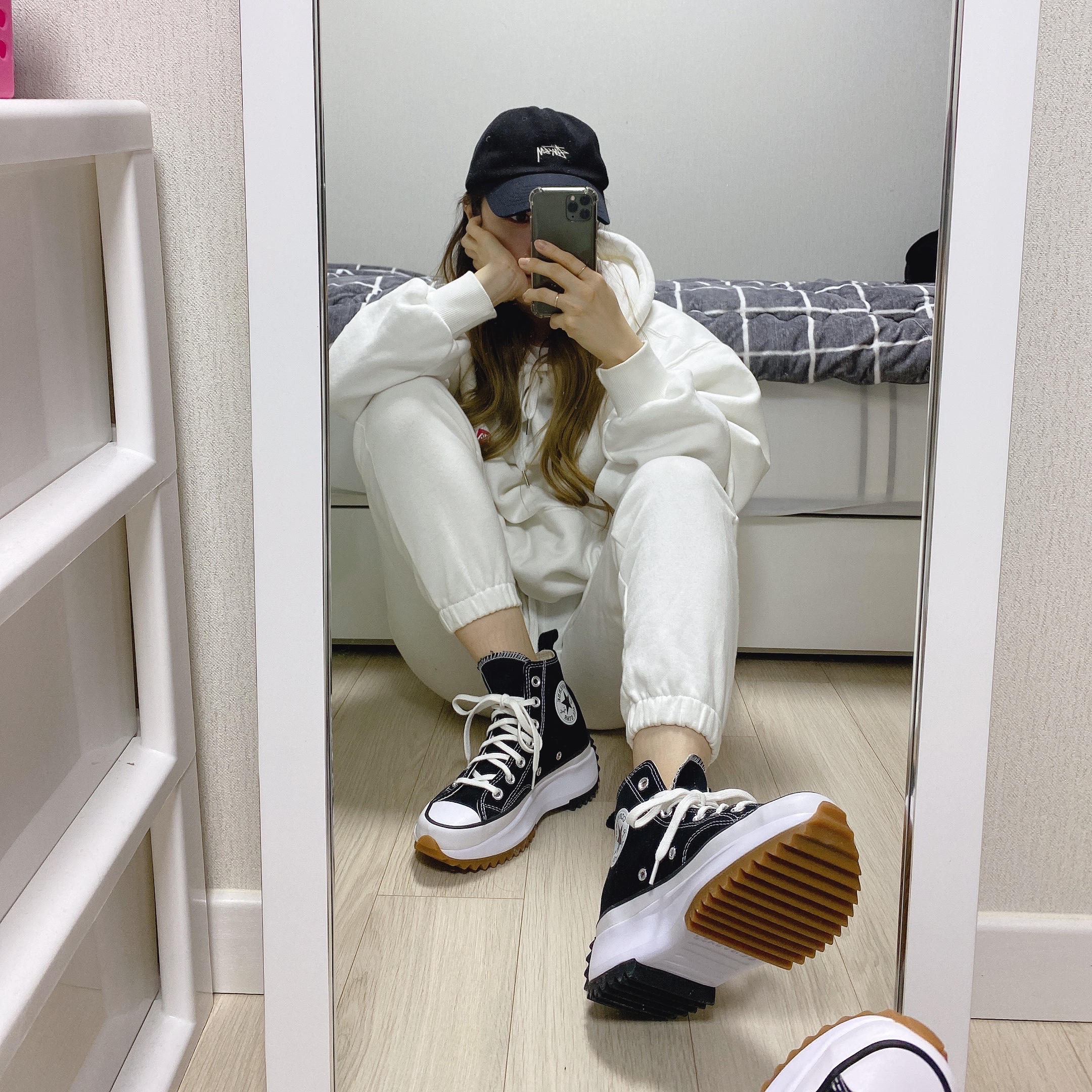 Converse Run Star Hike Hi Black White Gum 착용 스타일