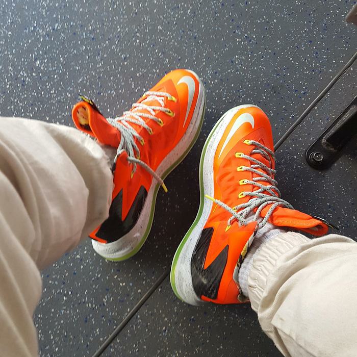 Nike LeBron X Elite Total Crimson 착용 스타일