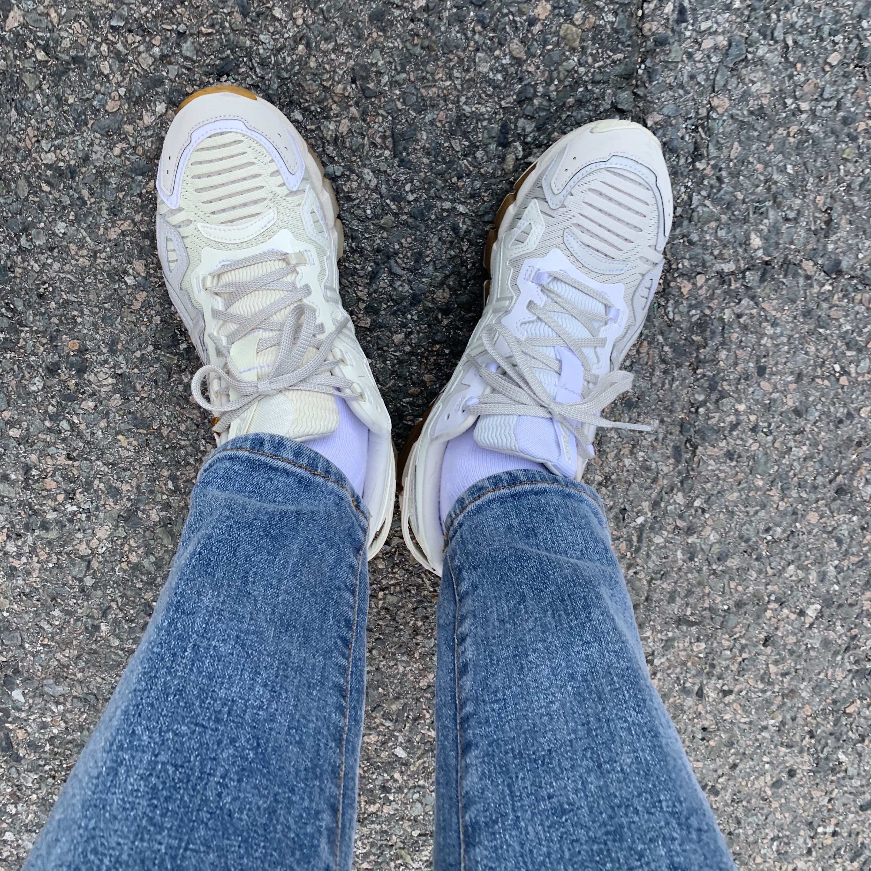 Asics x GmbH Gel-Quantum 360 6 Ivory Smoke Grey 착용 스타일