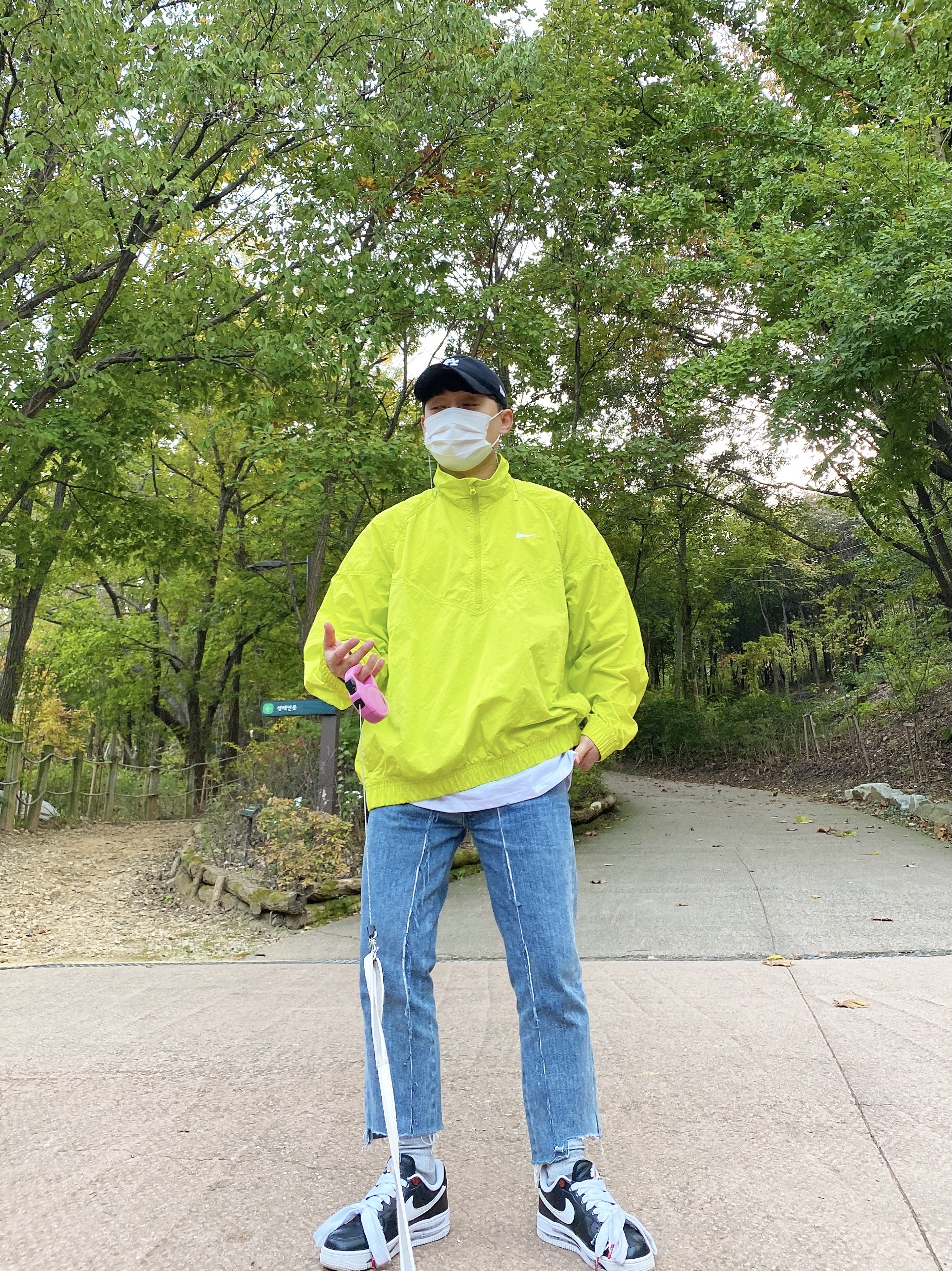 Nike x Peaceminusone Air Force 1 Low Para-Noise, Nike x Stussy Windrunner Jacket Bright Cactus 착용 스타일