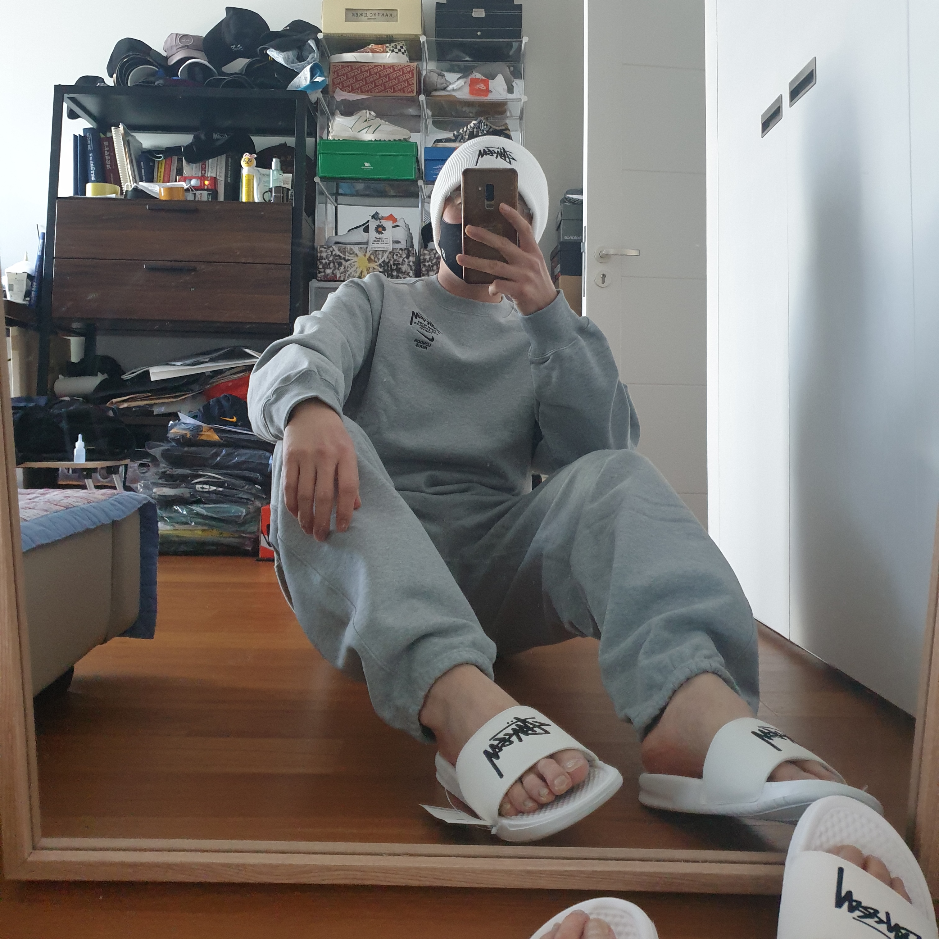 Nike x Stussy Cuff Beanie White, Nike x Stussy NRG BR Crew Fleece Grey 착용 스타일 - 5