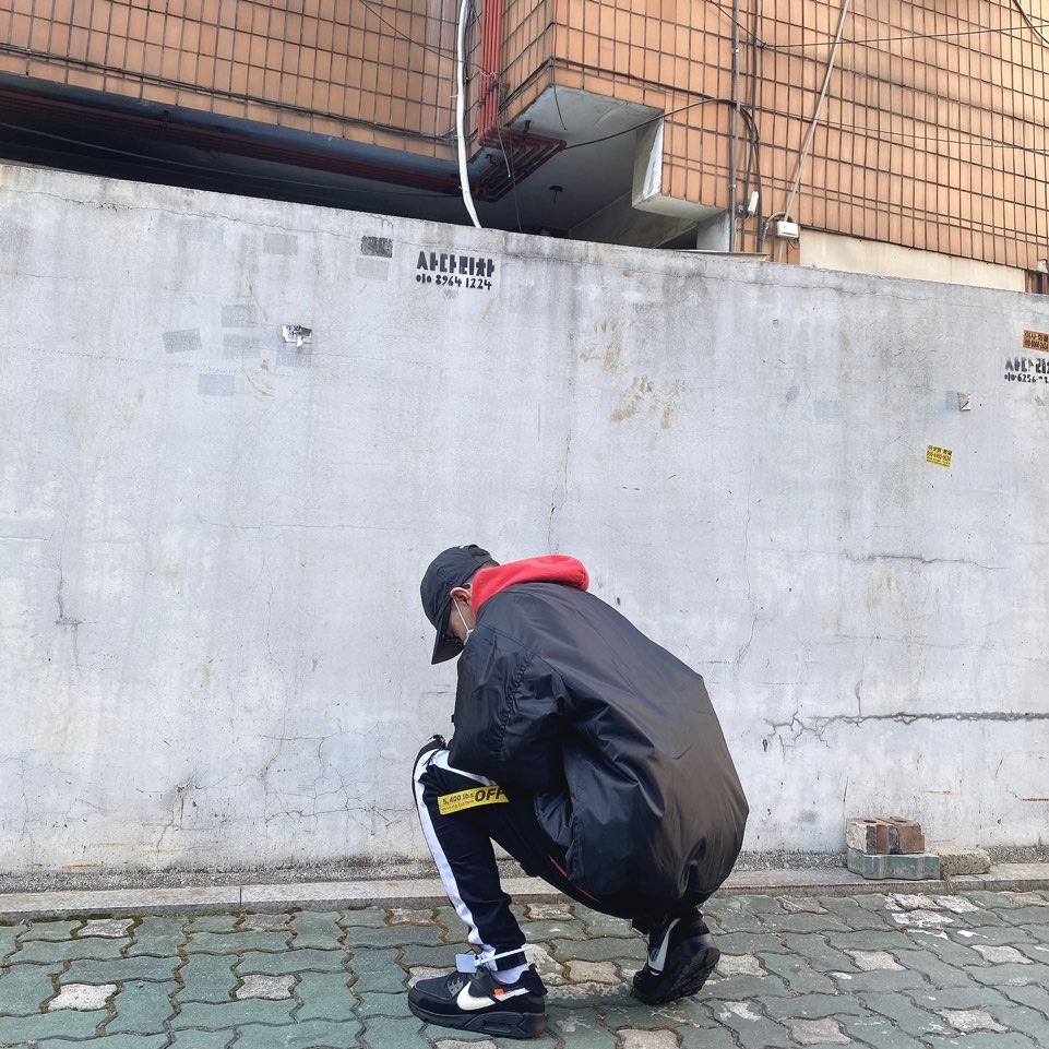 Nike x Off-White Air Max 90 V2 Black White, Supreme x Stone Island Painted Camo Nylon 6-Panel Black - 20FW 착용 스타일 - 1