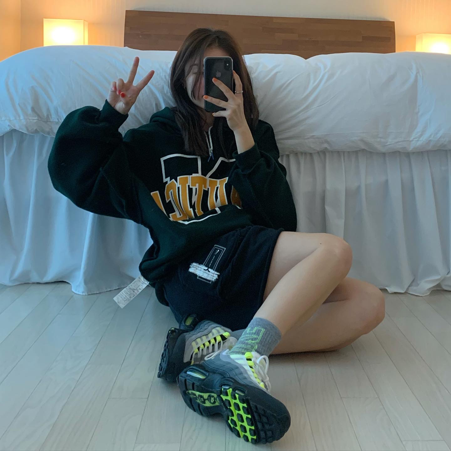 Nike Air Max 95 OG Neon Yellow 2020 착용 스타일 - 1