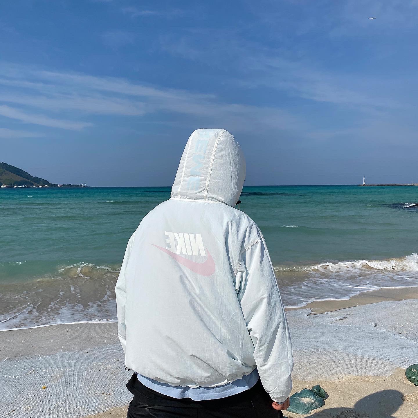 Jordan 1 Retro High OG Bloodline, Supreme x Nike Jewel Reversible Ripstop Anorak White - 20FW 착용 스타일 - 3