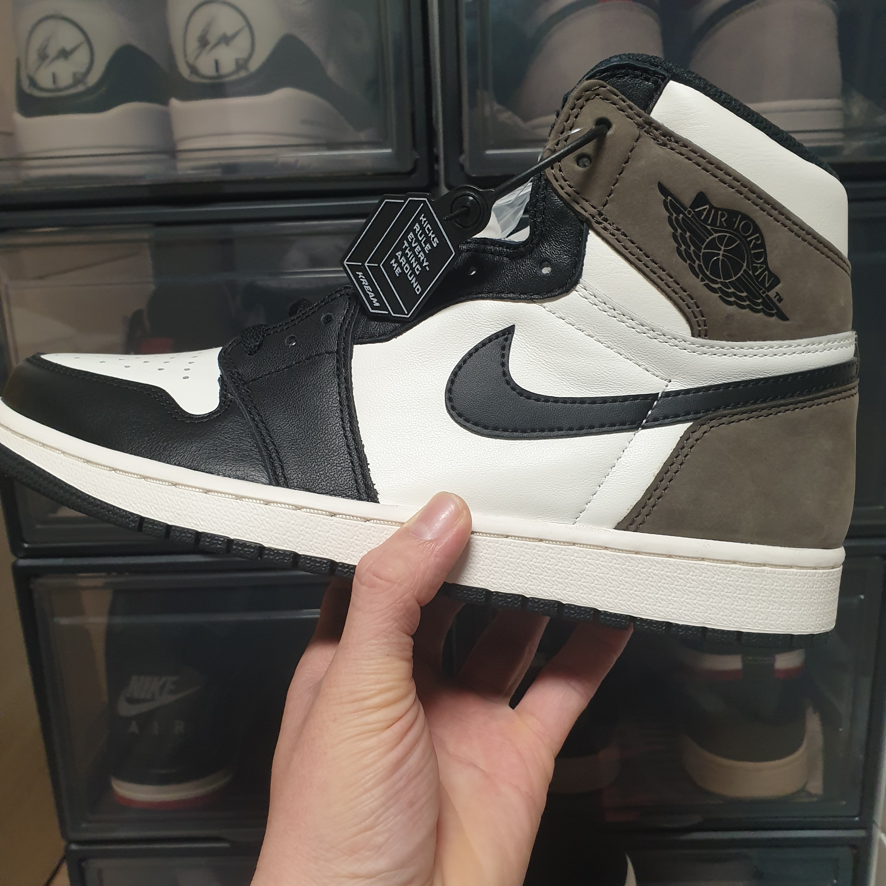 Jordan 1 Retro High OG Black Mocha 착용 스타일