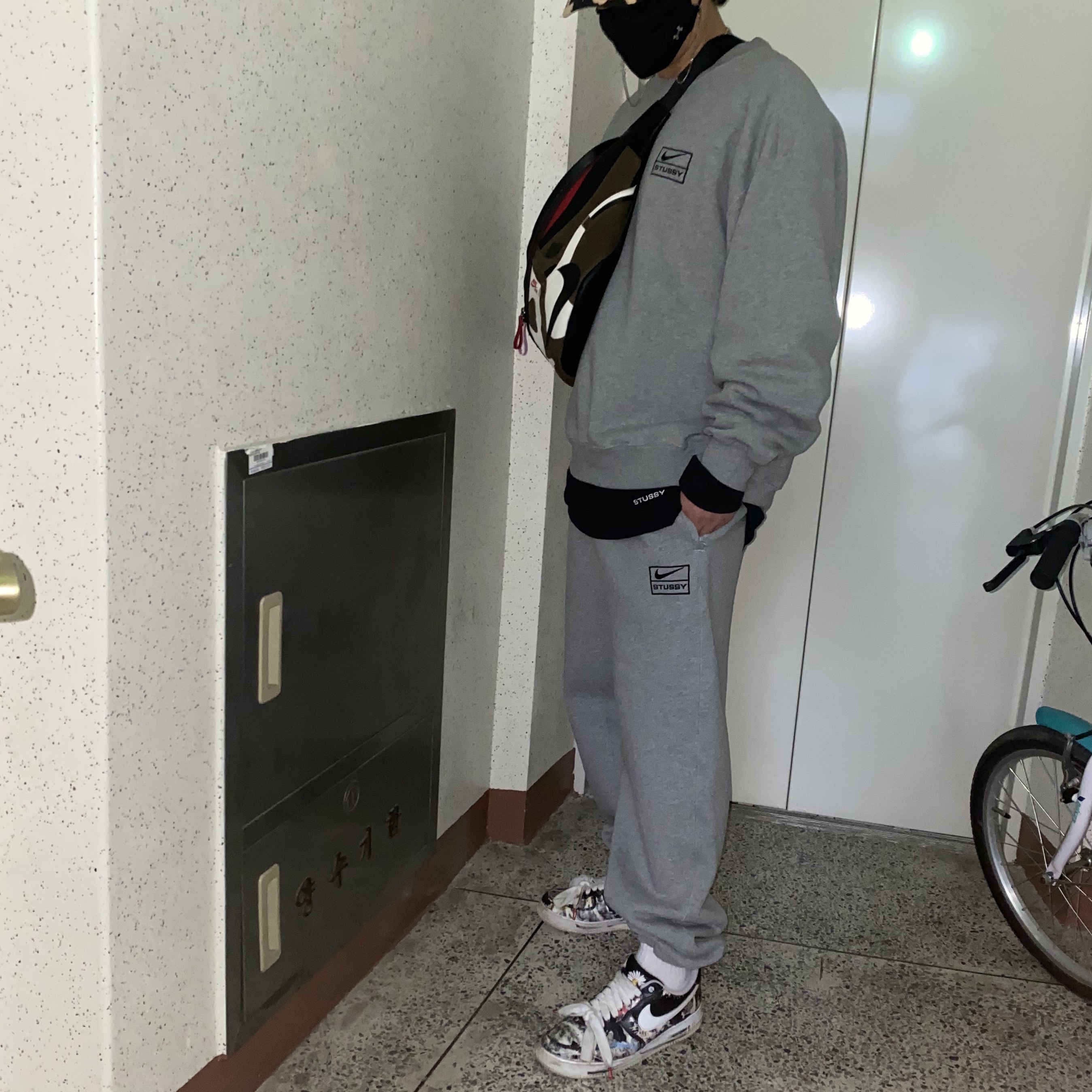 Nike x Peaceminusone Air Force 1 Low Para-Noise, Nike x Stussy NRG BR Fleece Pants Grey 착용 스타일