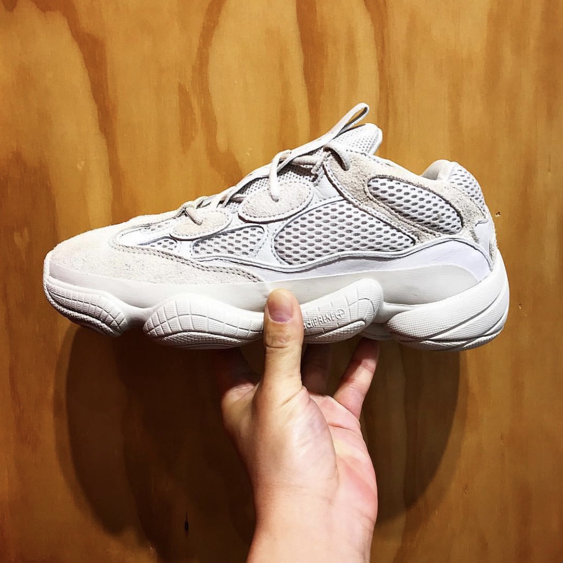 Adidas Yeezy 500 Blush 2018 착용 스타일