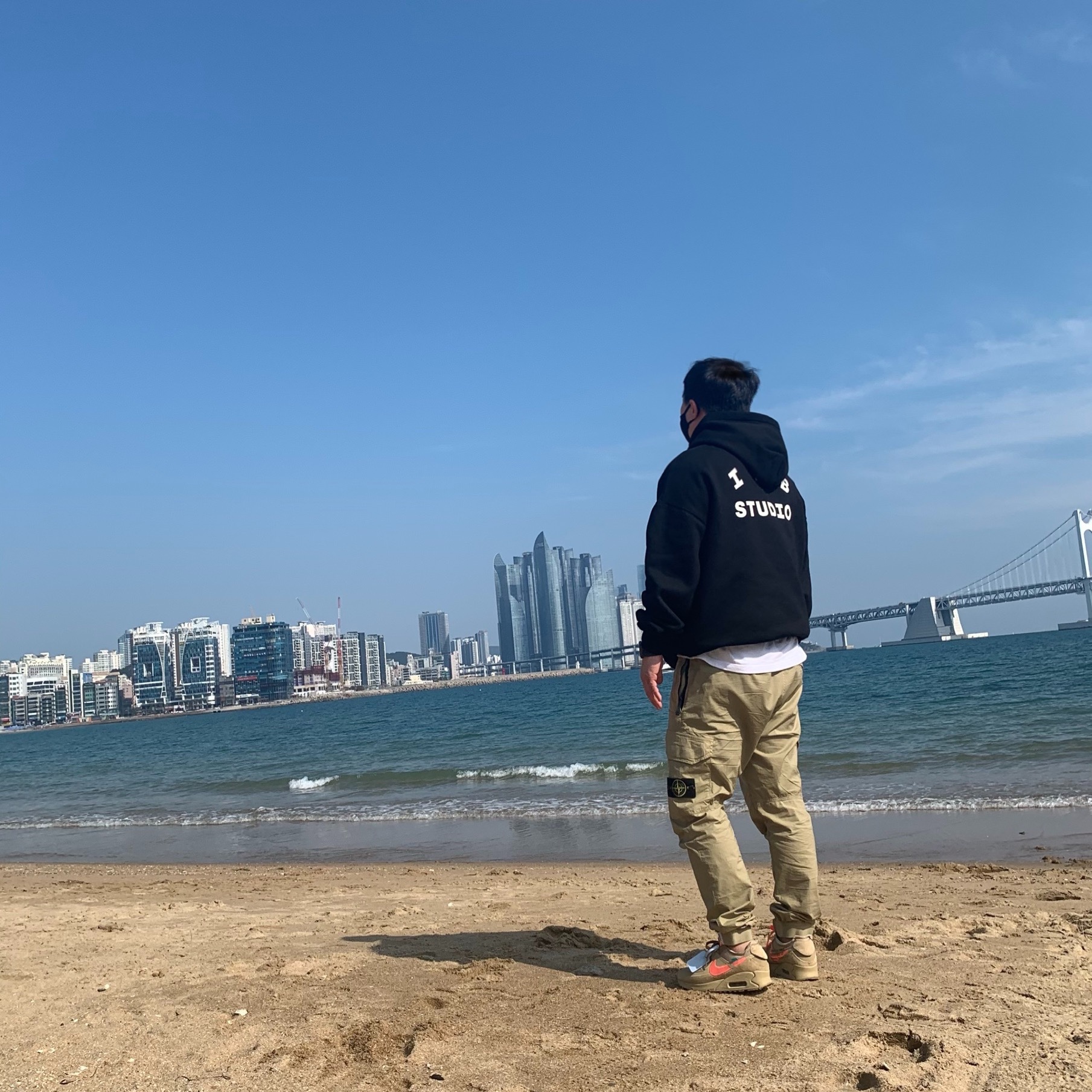 Nike x Off-White Air Max 90 V2 Desert Ore 착용 스타일