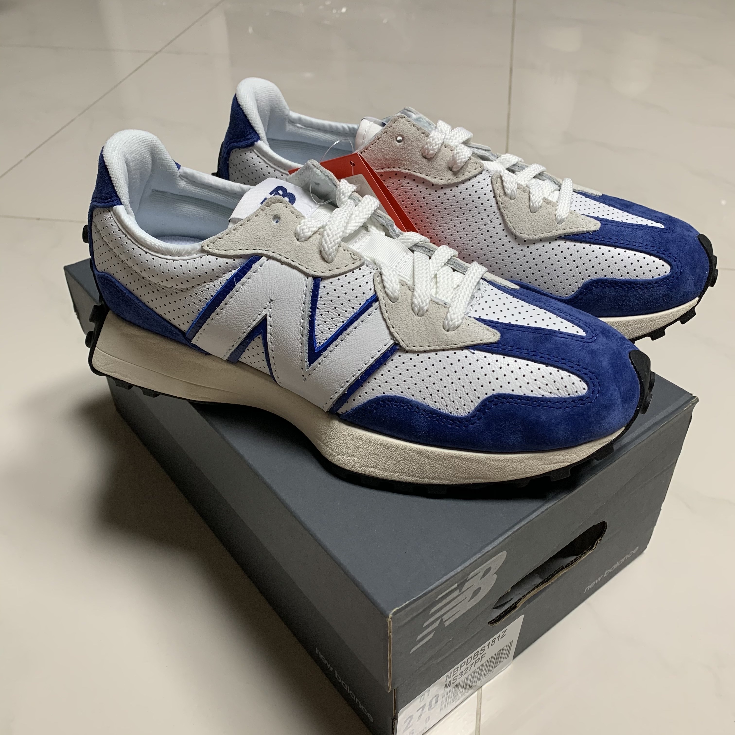 New Balance 327 Primary Pack Blue 착용 스타일 - 1