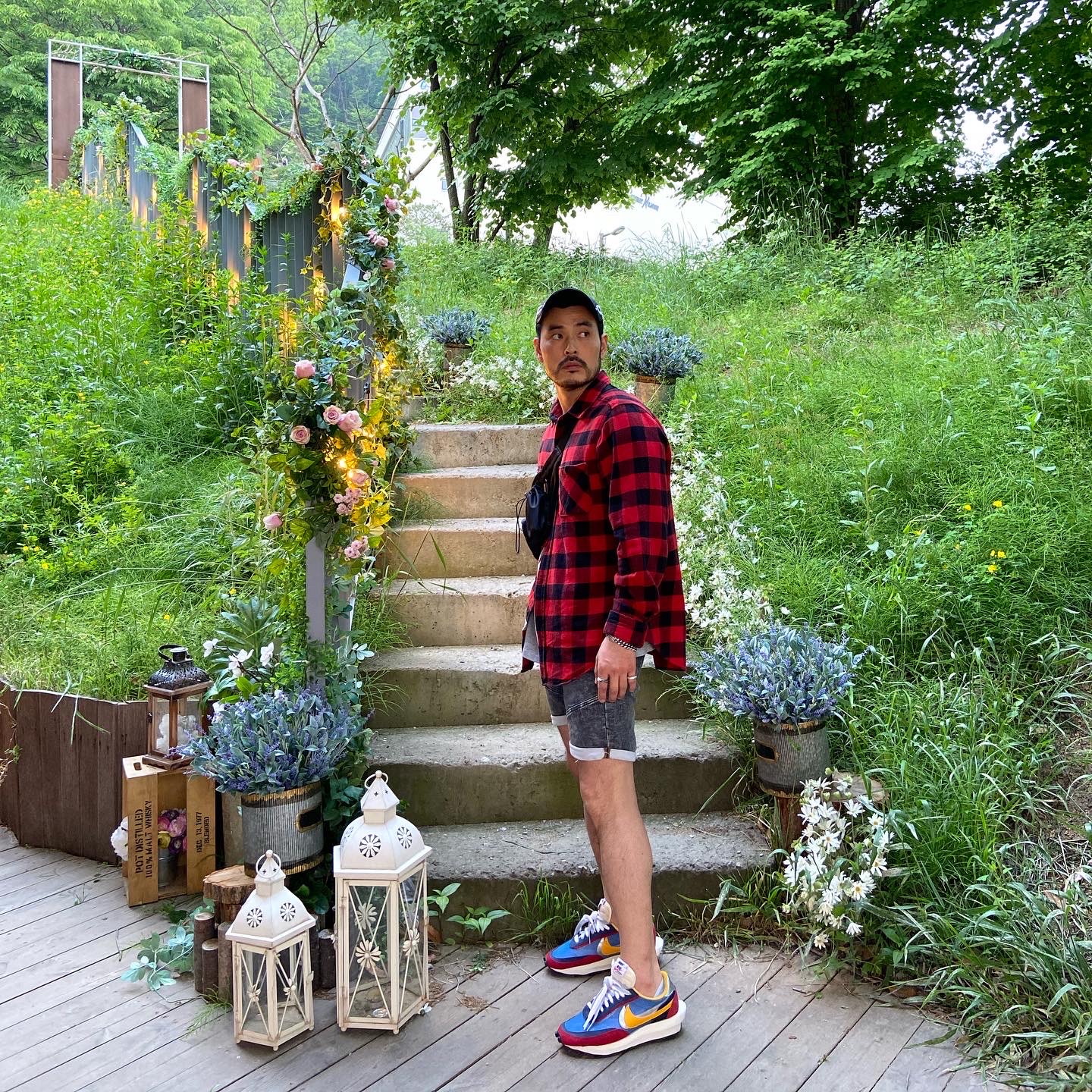 Nike x Sacai LDWaffle Blue Multi 착용 스타일 - 1