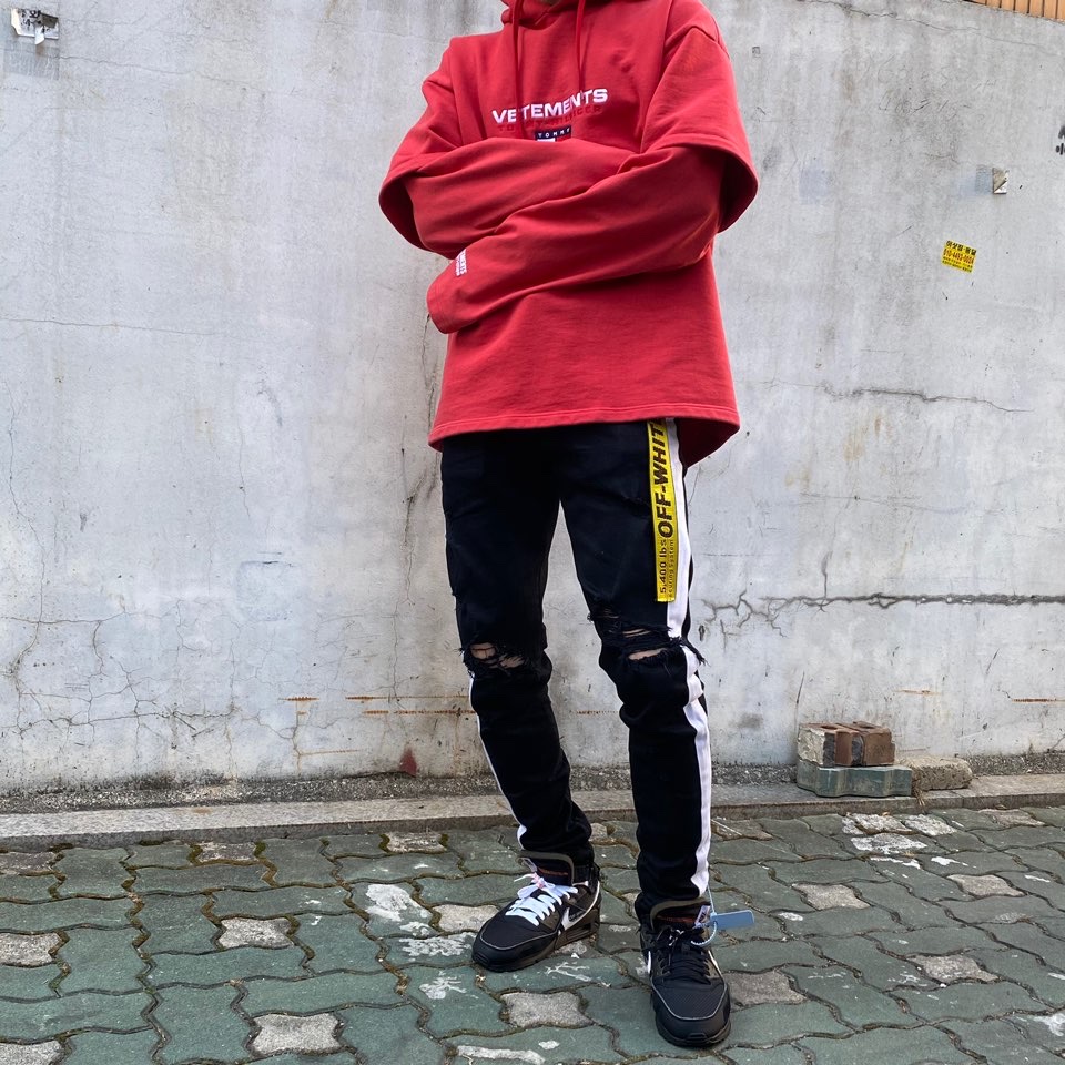 Nike x Off-White Air Max 90 V2 Black White, Supreme x Stone Island Painted Camo Nylon 6-Panel Black - 20FW 착용 스타일 - 2