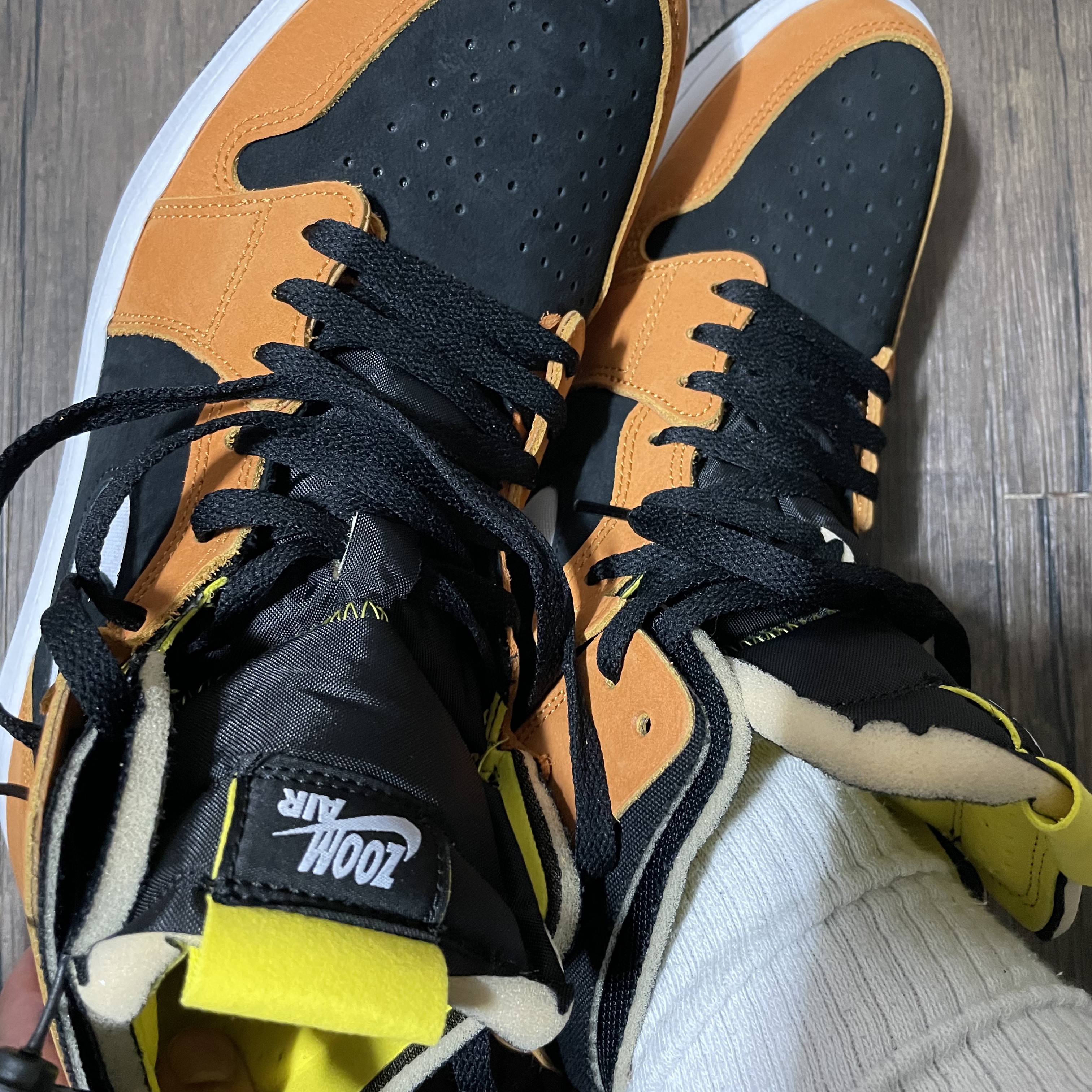 Jordan 1 Zoom Air CMFT Monarch Orange 착용 스타일 - 1