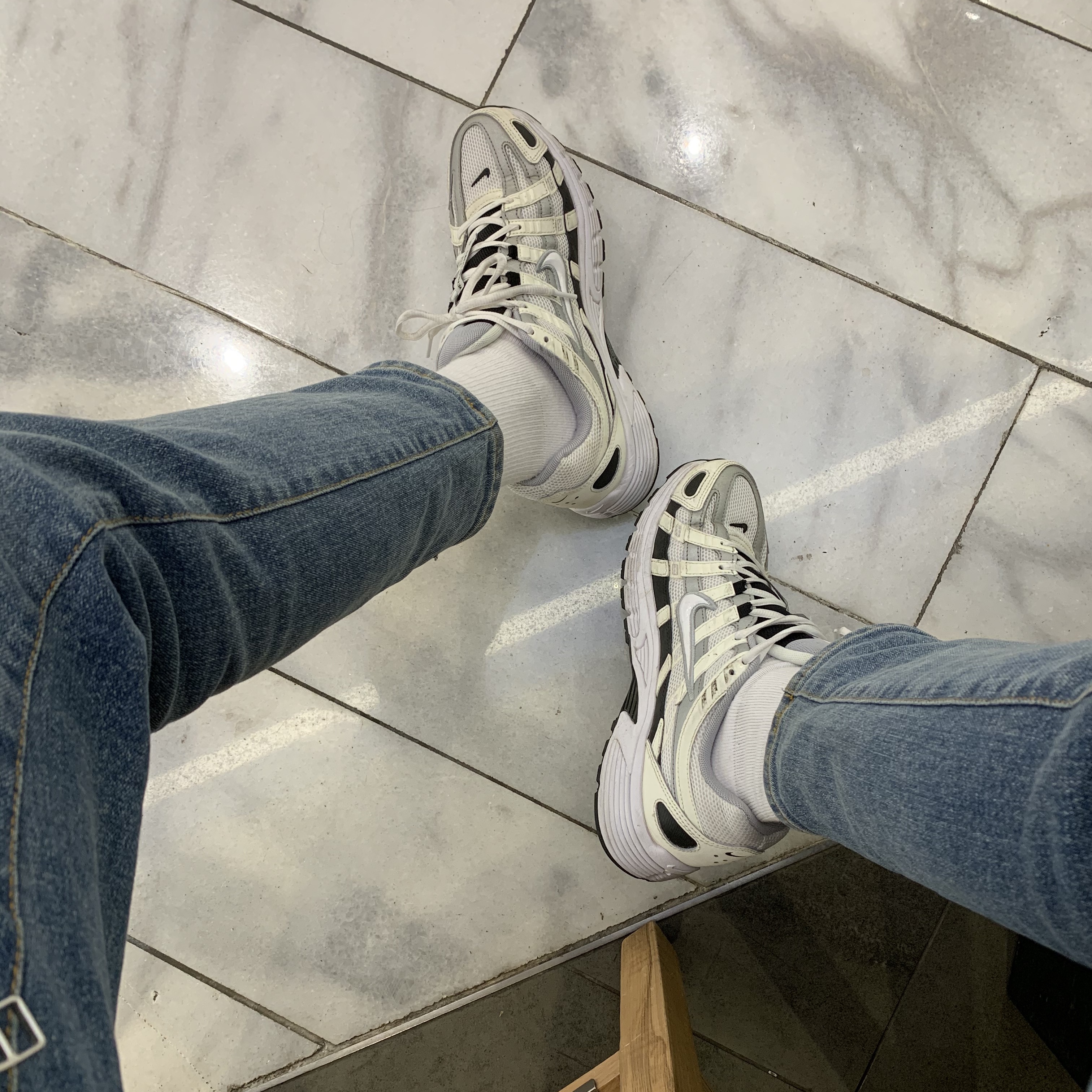 Nike P-6000 Sail Wolf Grey 착용 스타일