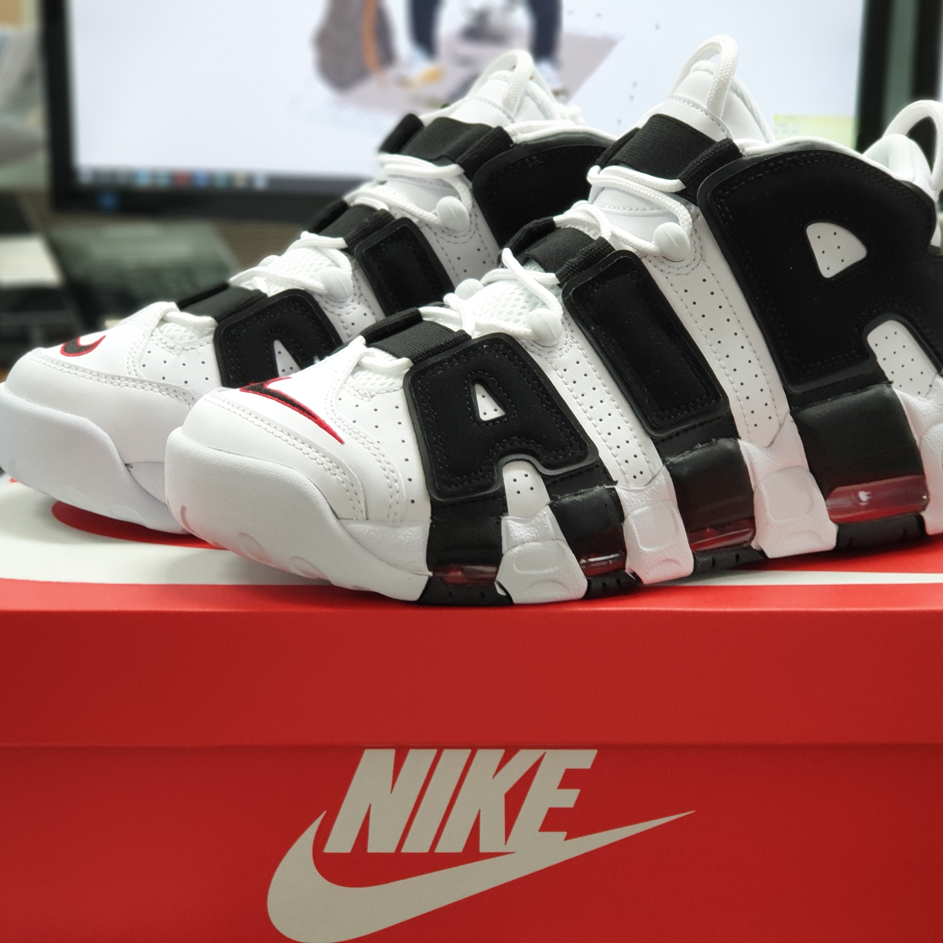 Nike Air More Uptempo Scottie Pippen 착용 스타일