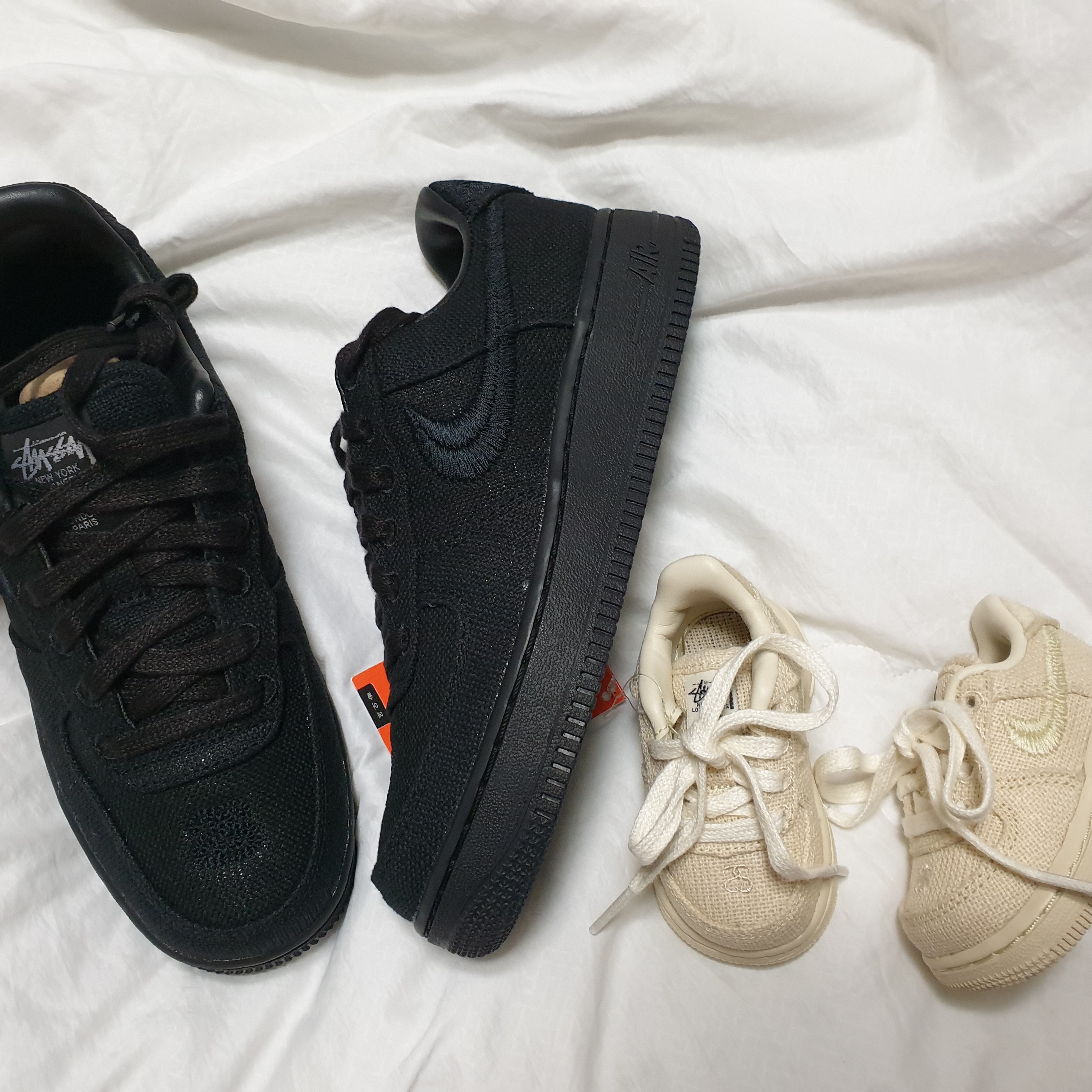 Nike x Stussy Air Force 1 Low Triple Black 착용 스타일 - 3