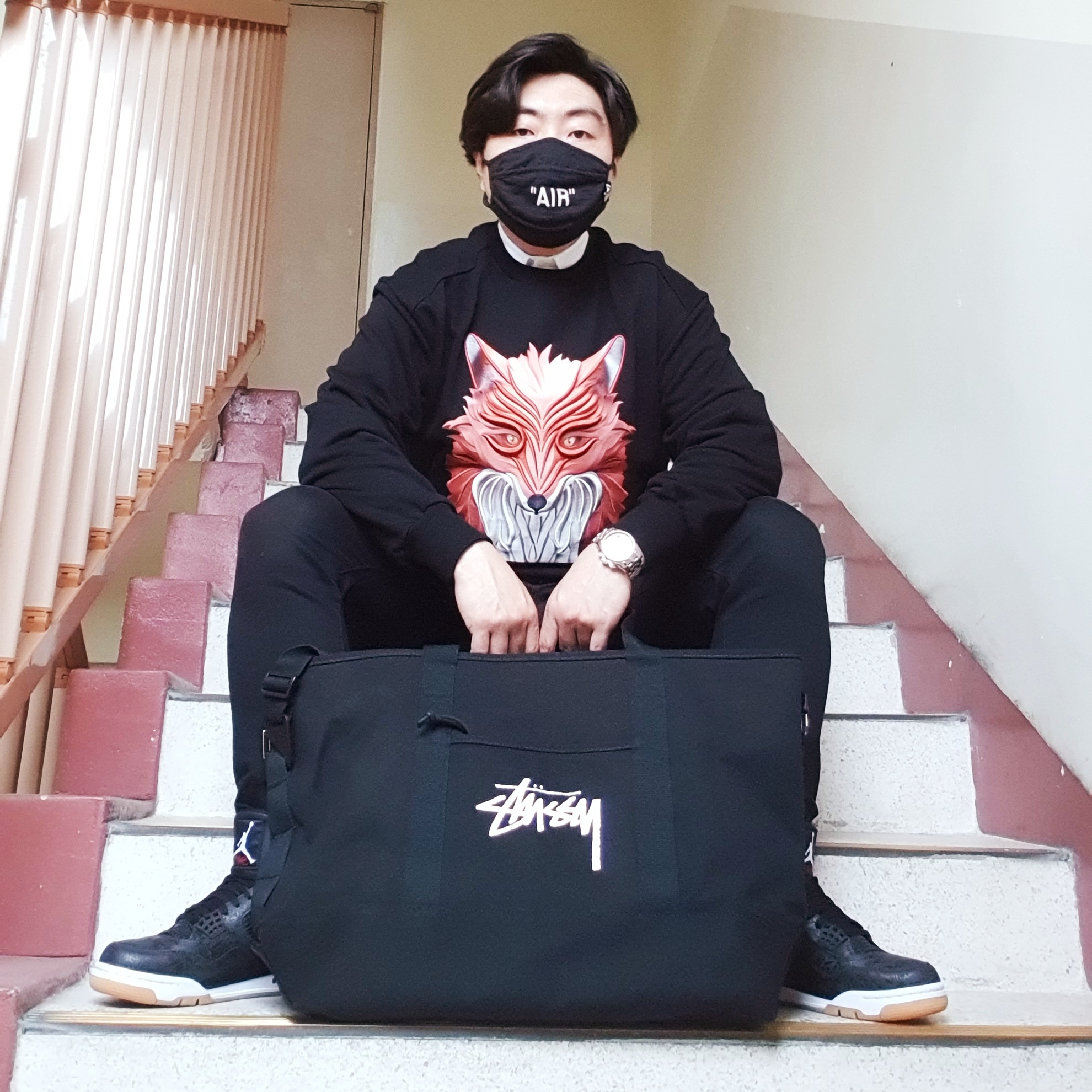 Jordan 4 Retro Laser Black Gum, Nike x Stussy Tote Bag 착용 스타일