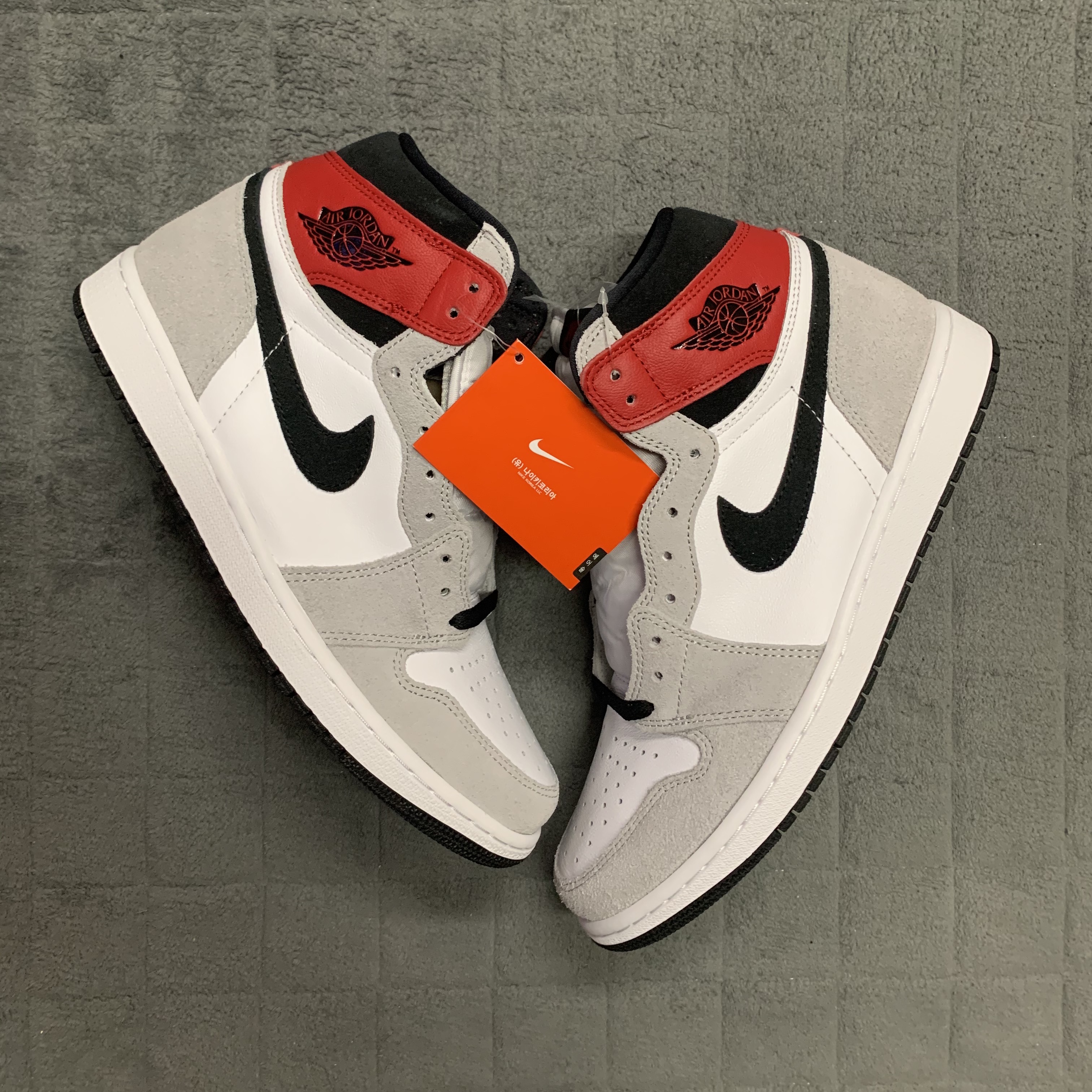 Jordan 1 Retro High OG Light Smoke Grey 착용 스타일