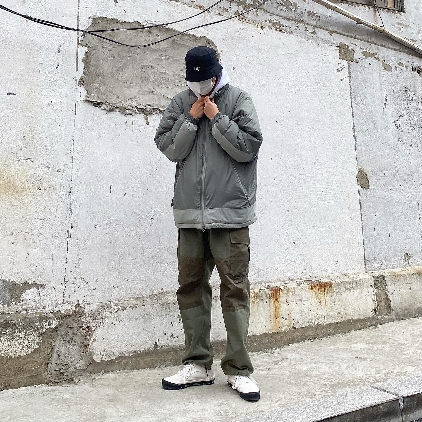 Vans Vault x WTAPS Old Skool LX White Black, Palace x Arc'teryx Sinsolo Hat Black - 20FW 착용 스타일 - 2