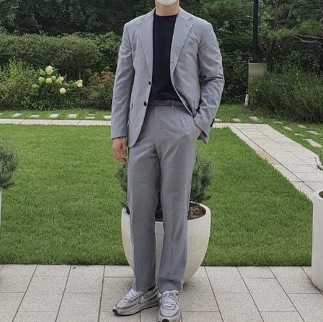Nike x Sacai LDWaffle Summit White 착용 스타일