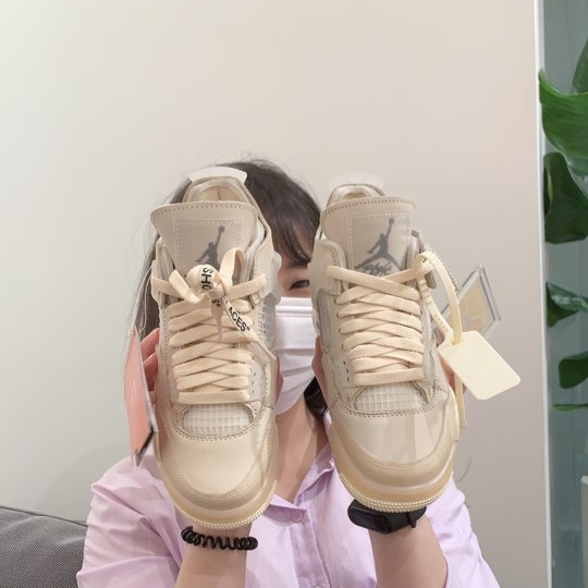 (W) Jordan 4 x Off-White Retro SP Sail 착용 스타일 - 2
