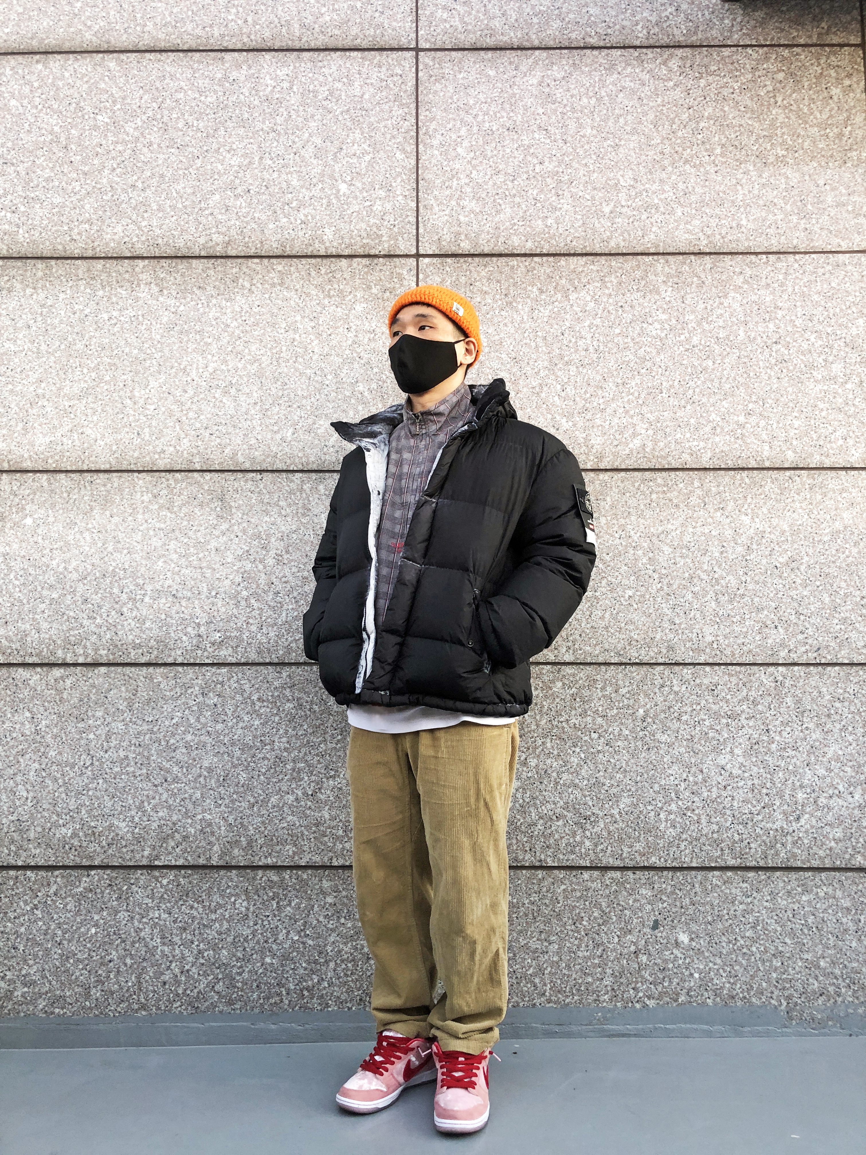 Supreme x Stone Island Painted Camo Crinkle Down Jacket Black - 20FW, Nike x StrangeLove SB Dunk Low Pink (Regular Box) 착용 스타일