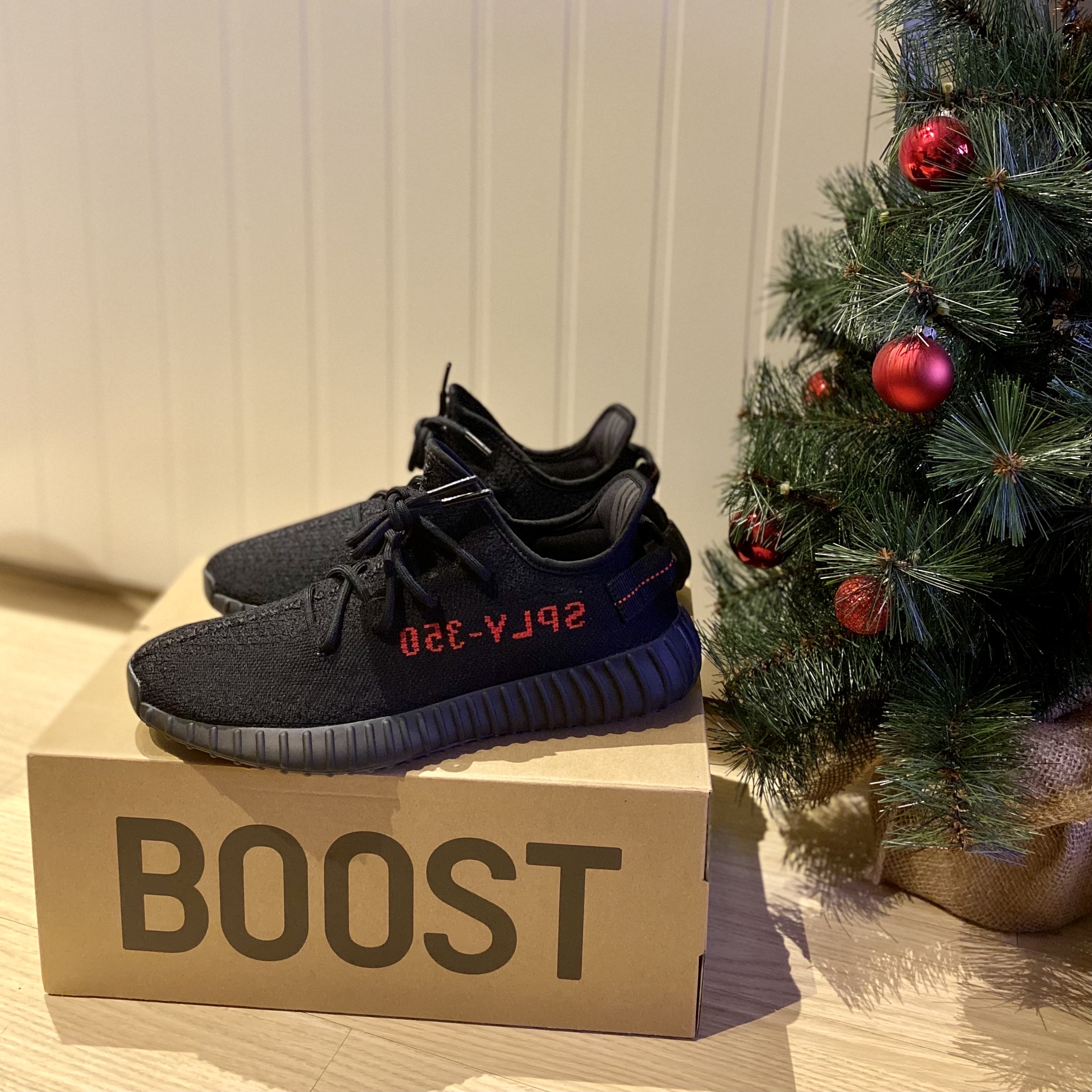 Adidas Yeezy Boost 350 V2 Black Red 2020, Adidas Yeezy Boost 350 V2 Black Red 2017 착용 스타일