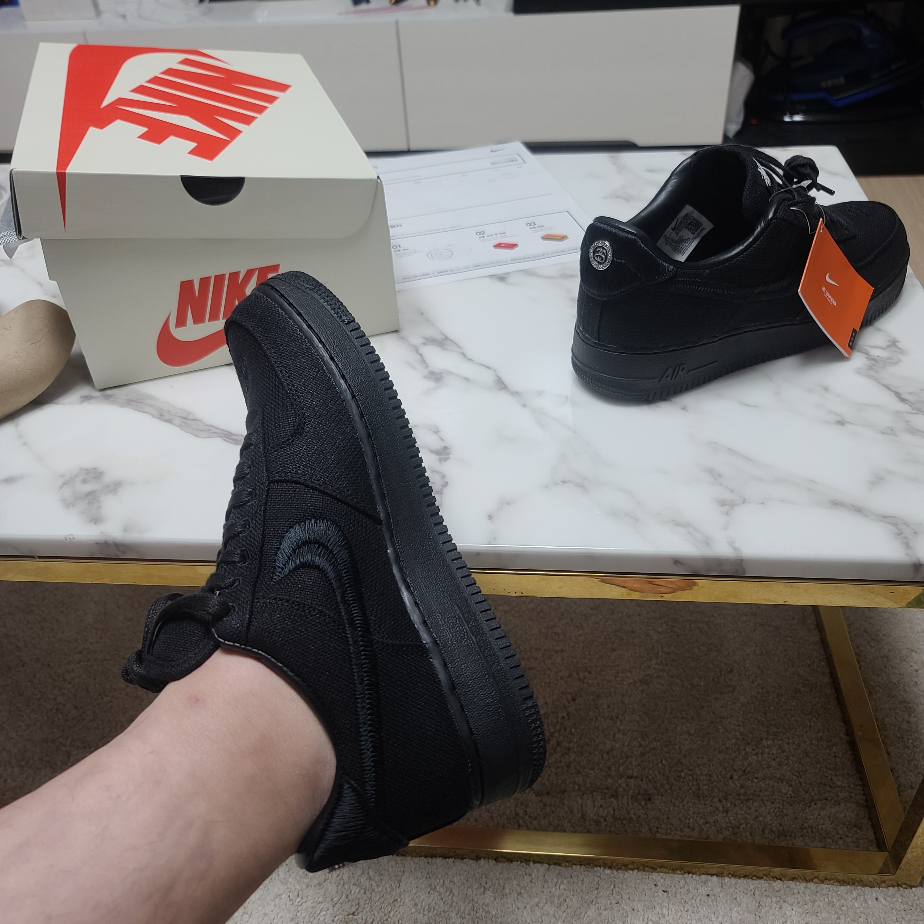 Nike x Stussy Air Force 1 Low Triple Black 착용 스타일