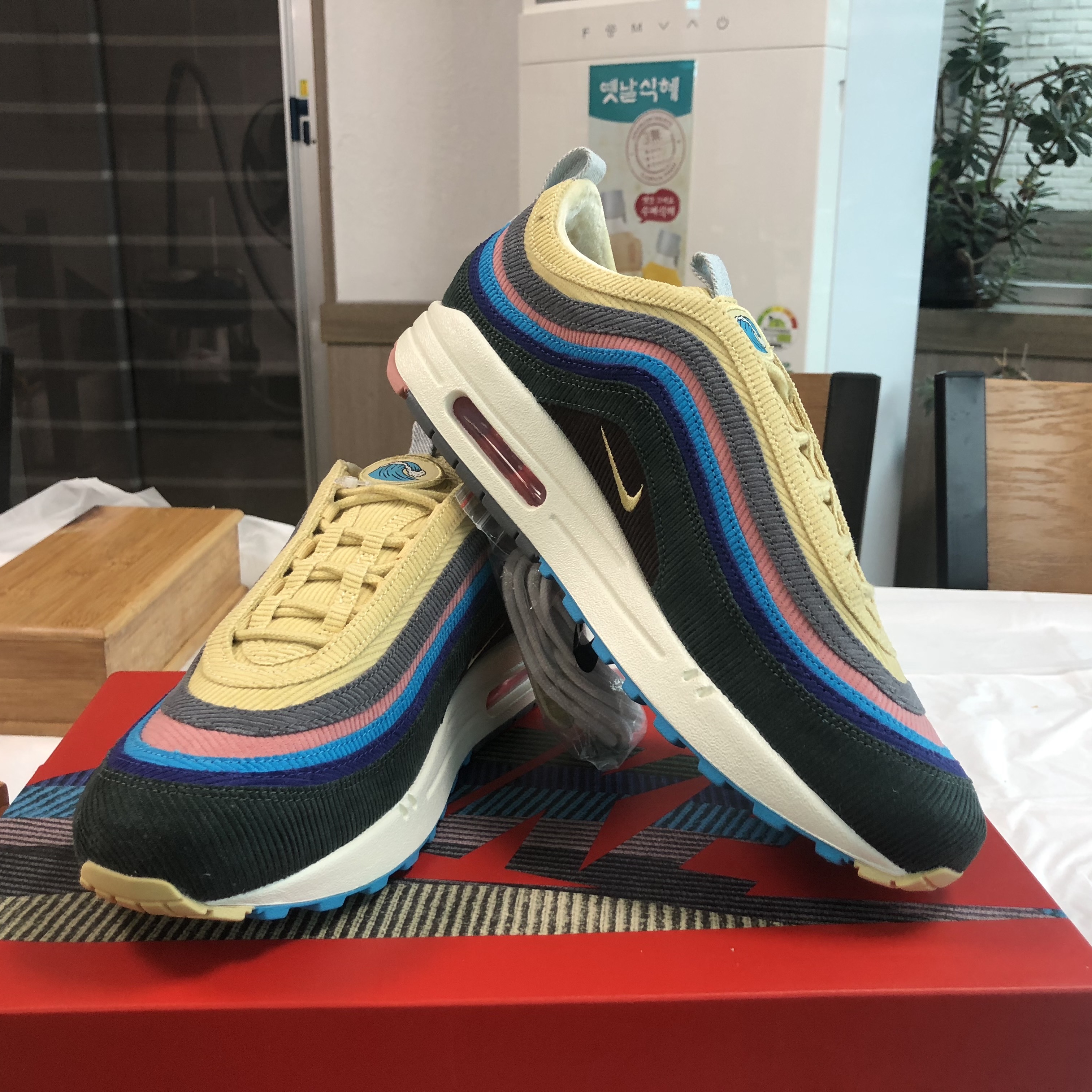 Nike x Undercover React Element 87 Light Beige Chalk, Nike x Undefeated Air Max 97 Sail 착용 스타일 - 4