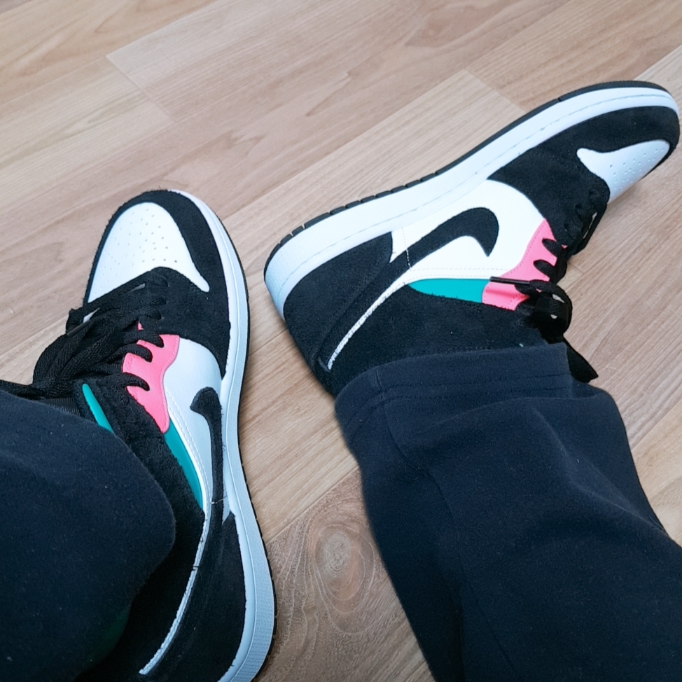Jordan 1 Mid SE South Beach 착용 스타일 - 2