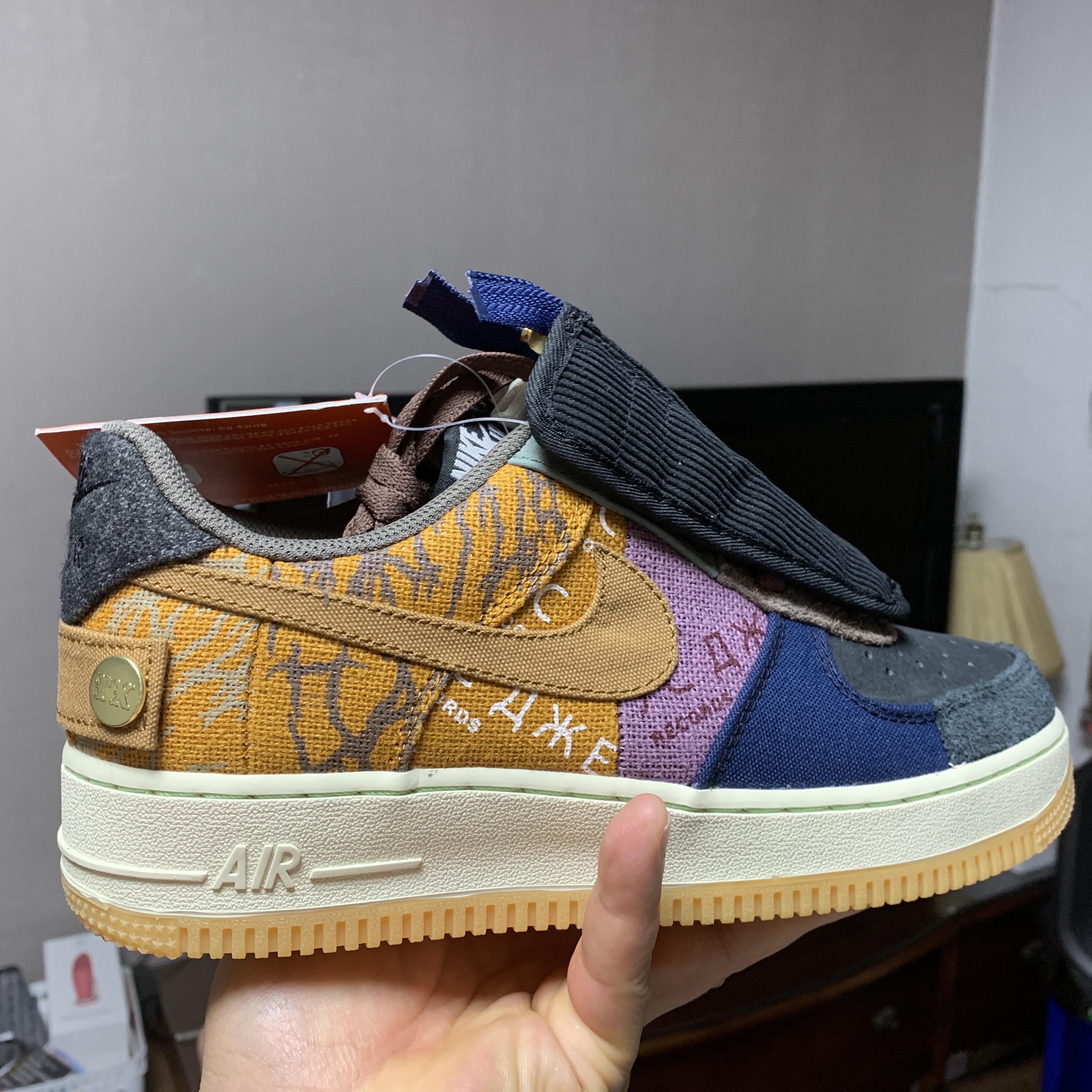 Nike x Stussy Air Zoom Spiridon Cage 2 Fossil, Nike x Travis Scott Air Force 1 Low Cactus Jack 착용 스타일 - 3