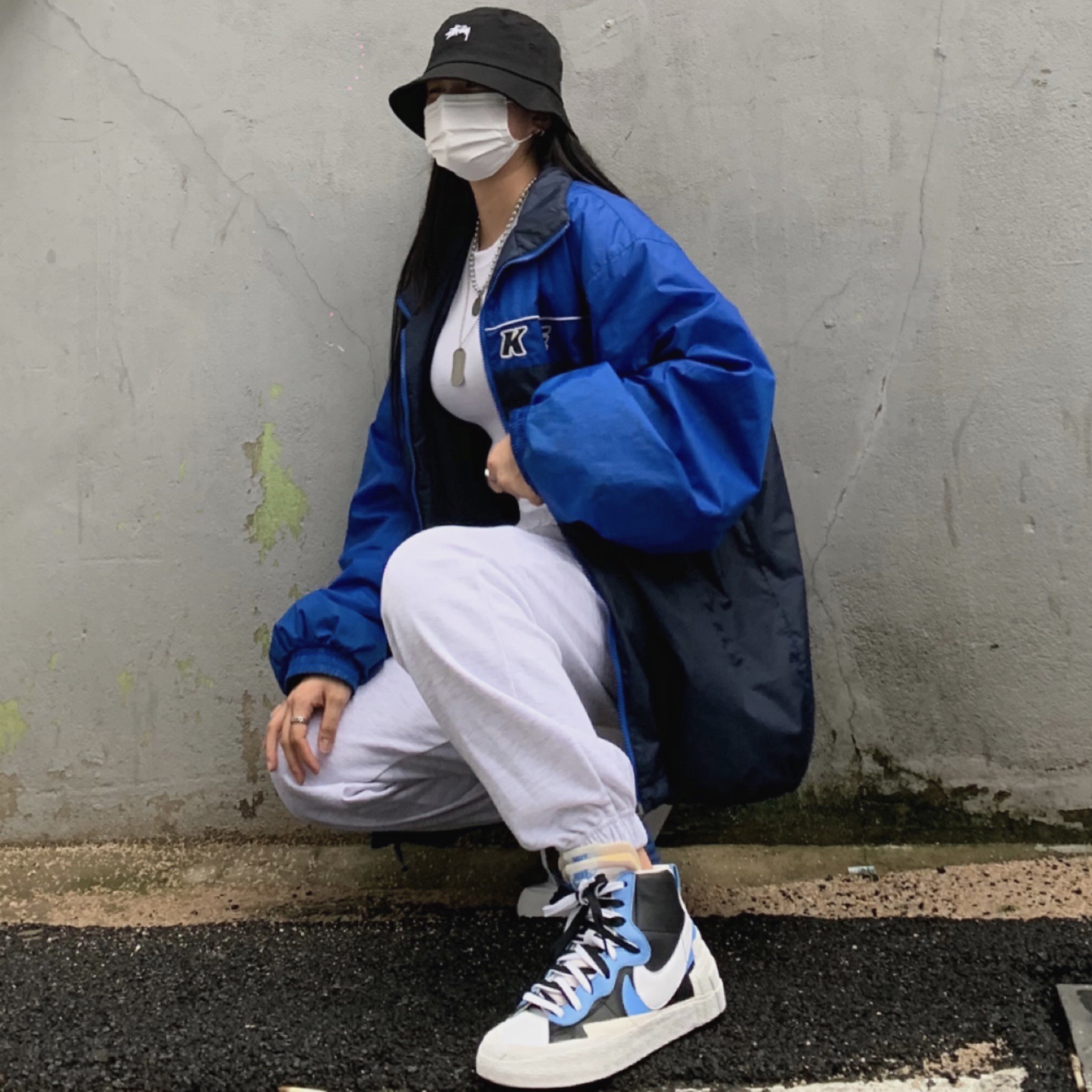 Nike x Sacai Blazer Mid White Black Legend Blue 착용 스타일 - 1