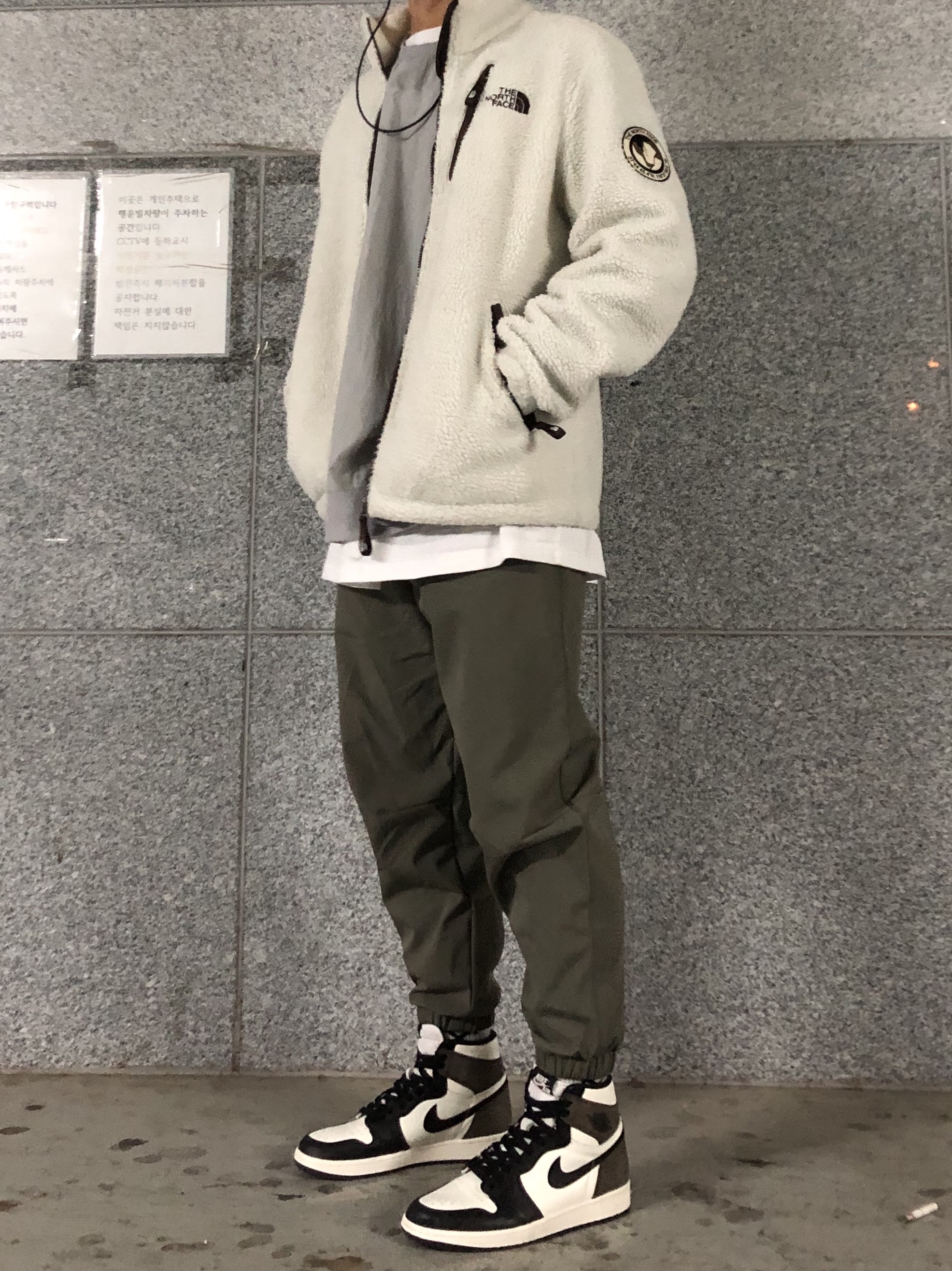 Jordan 1 Retro High OG Black Mocha 착용 스타일